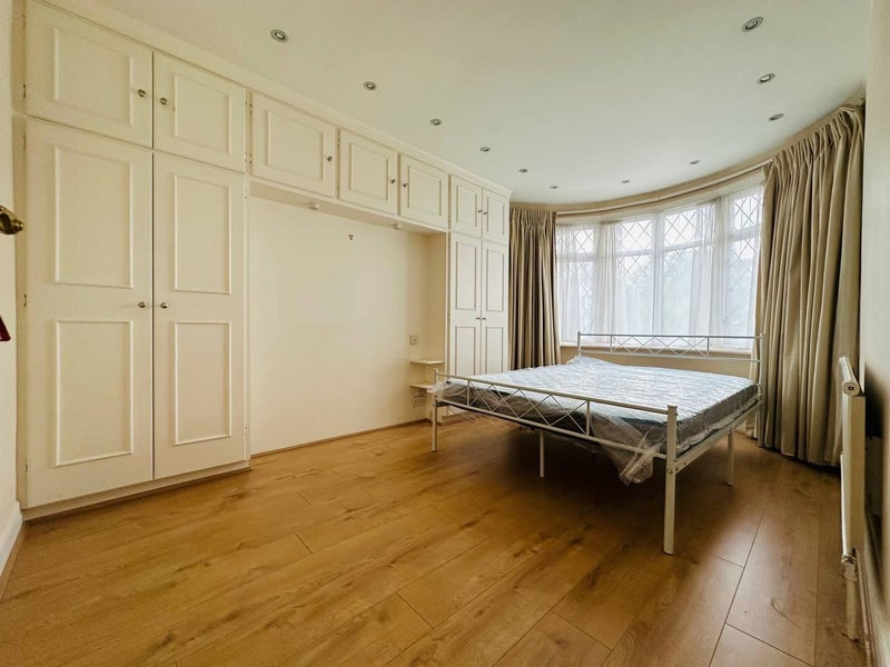  Two double bedrooms in a quality spacious house - student accommodation in Colindale - img_1