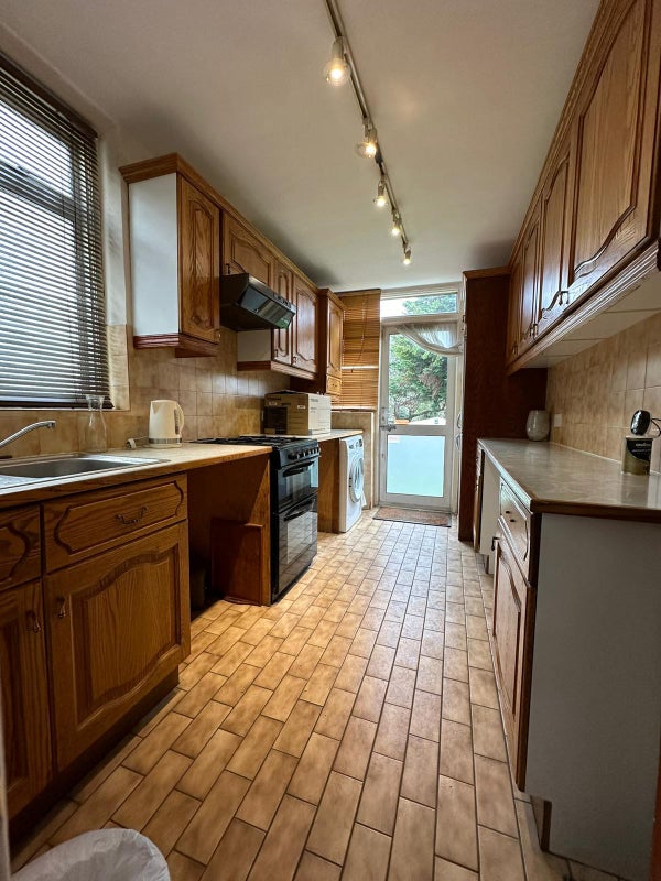  Two double bedrooms in a quality spacious house - student accommodation in Colindale - img_3
