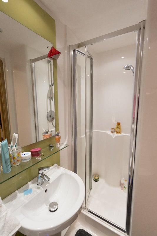 Two en suite rooms available near the meadows - student accommodation in Edinburgh - img_1
