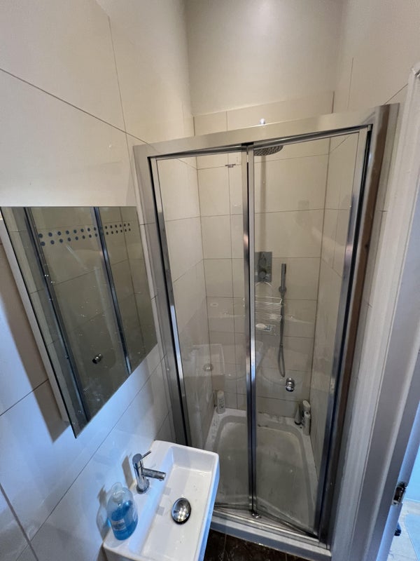Two Ensuite Bedrooms - 10 mins from Central Line - student accommodation in Brook Green - img_5