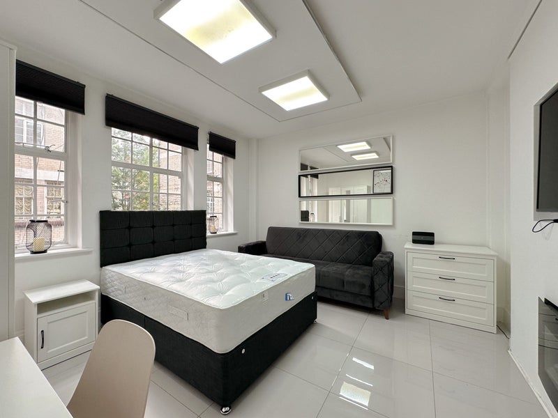 Two Stunning Double Rooms Available In Kensington - student accommodation in Kensington - img_1