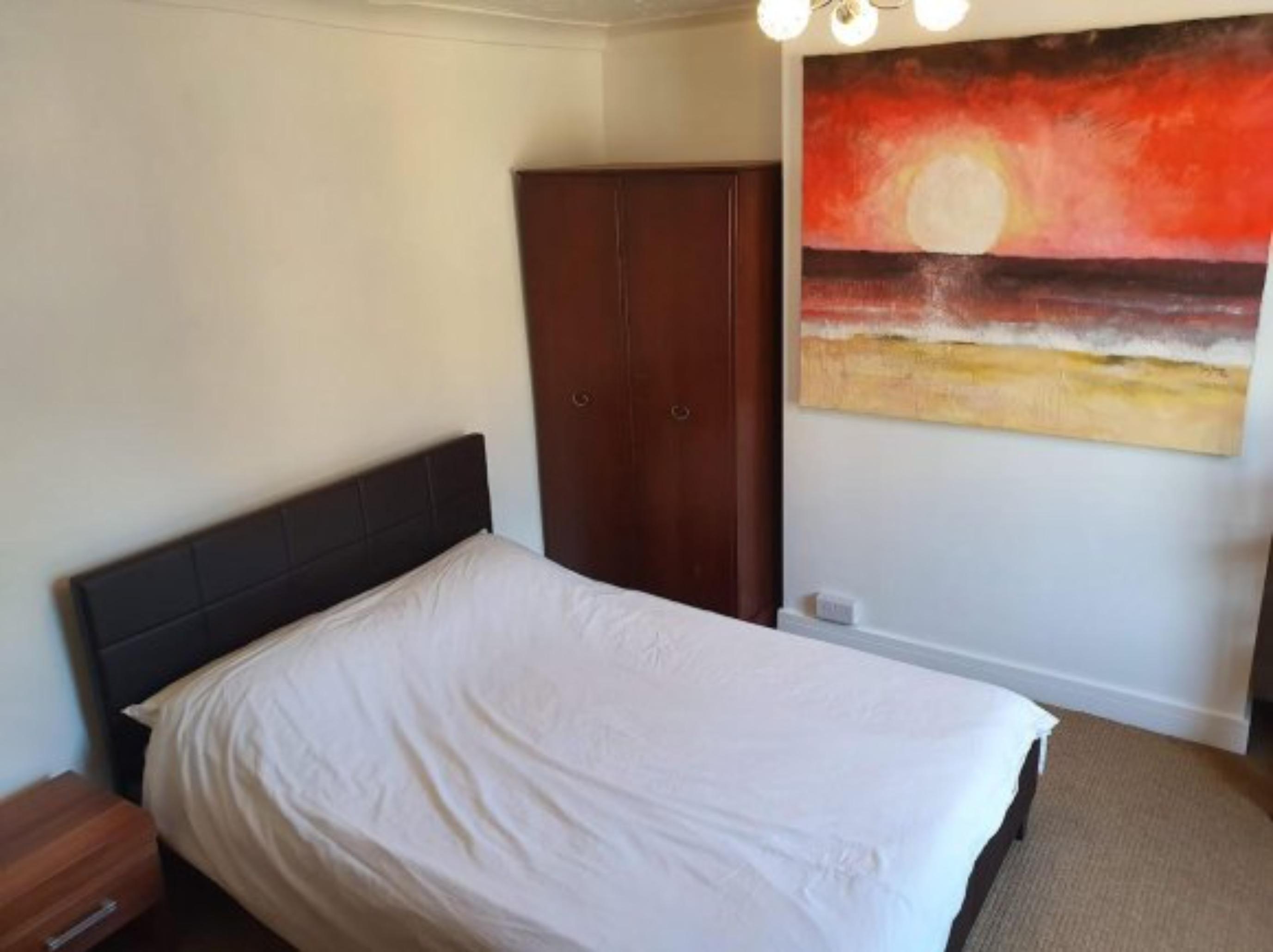 3-Bedroom house near the Canterbury West train station - student accommodation in Canterbury - img_9