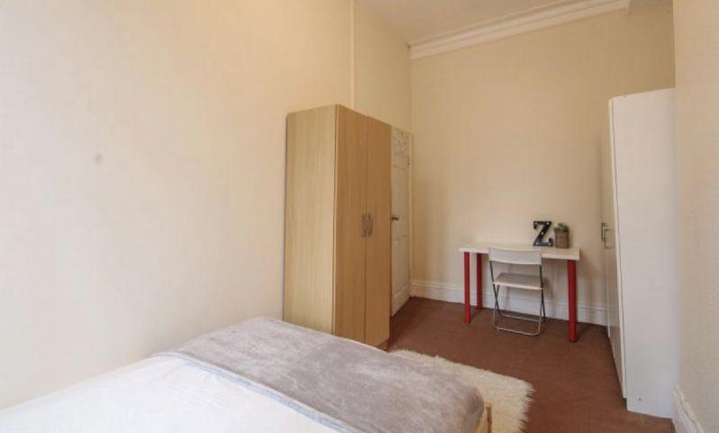 Amazing double bedroom close to Brondesbury Overground Station - student accommodation in London - img_9