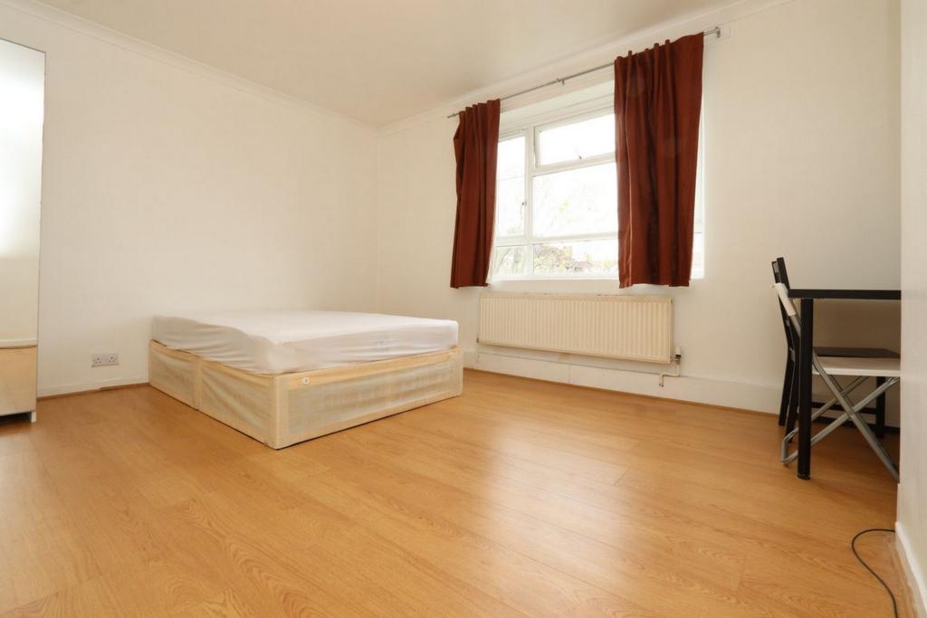 Big double bedroom not far from White City tube station - student accommodation in London - img_6