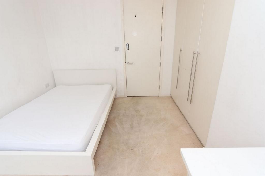 Bright double bedroom close to Westcombe Park train station - student accommodation in London - img_8