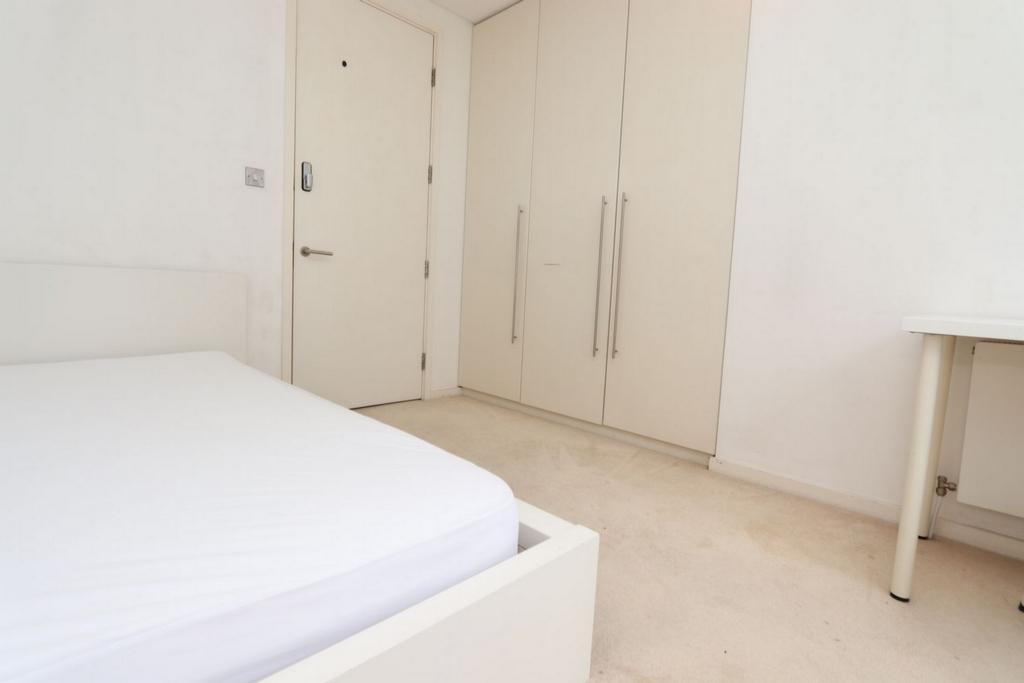 Bright double bedroom close to Westcombe Park train station - student accommodation in London - img_11