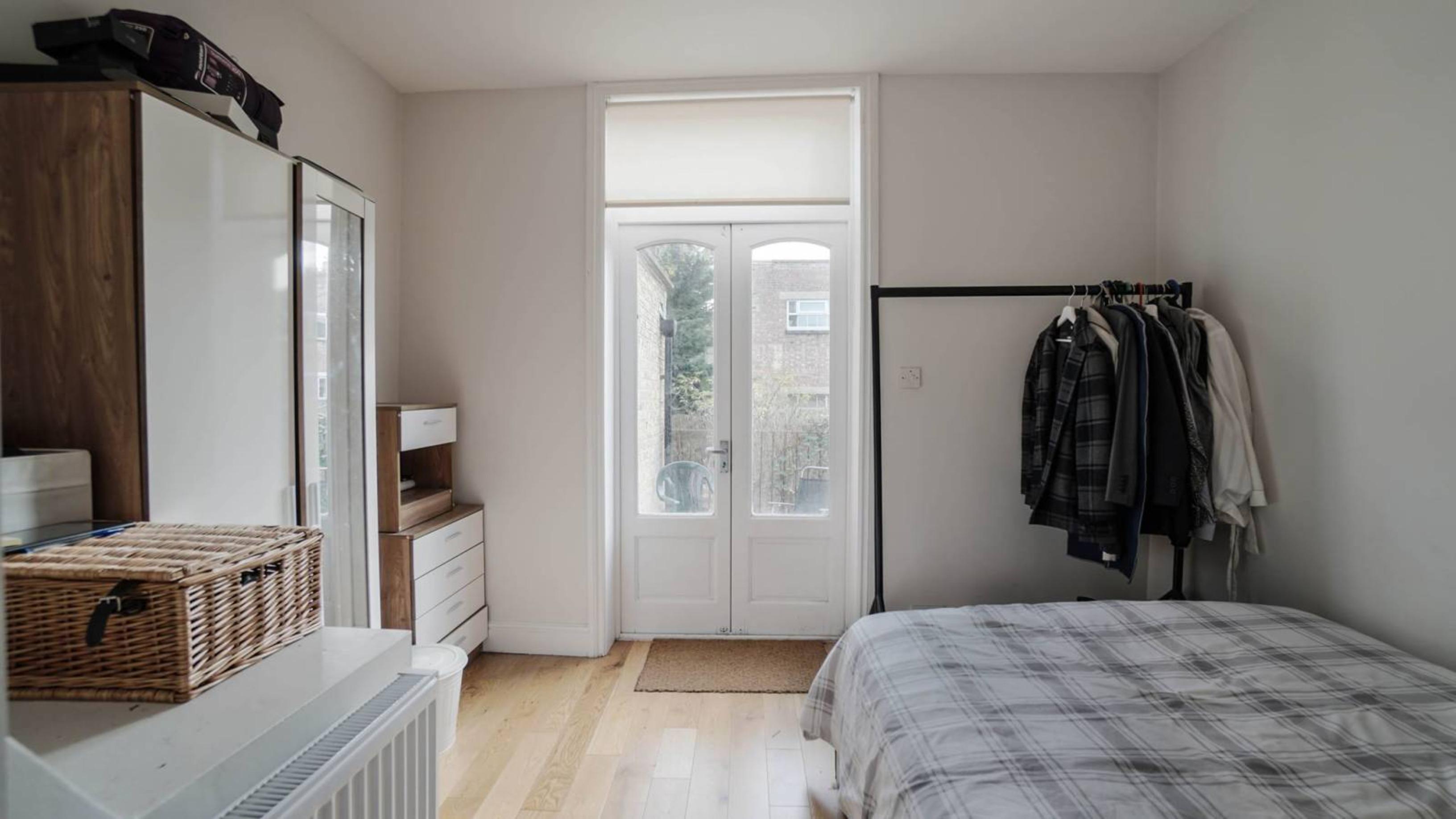 Bright double bedroom in Hackney - student accommodation in London - img_5