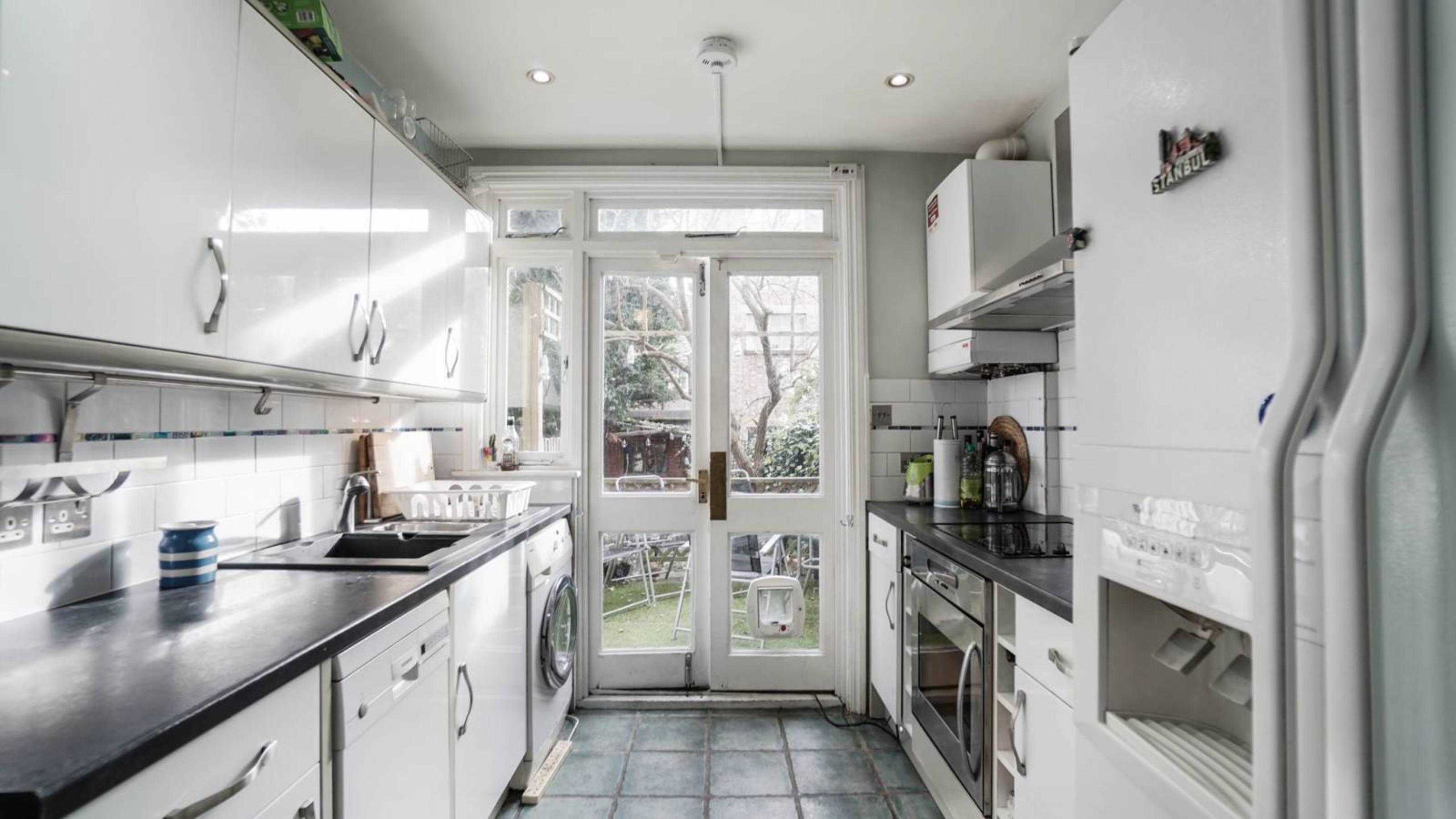 Bright double bedroom in Hackney - student accommodation in London - img_1