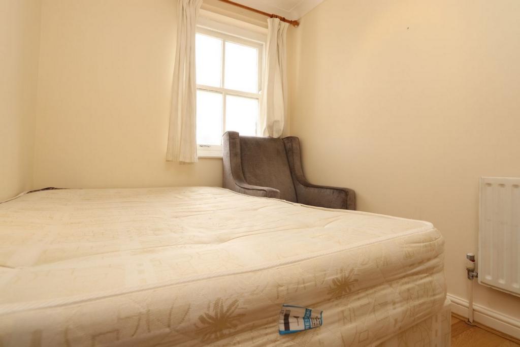 Compact double bedroom near Mudchute Park and Farm - student accommodation in London - img_7