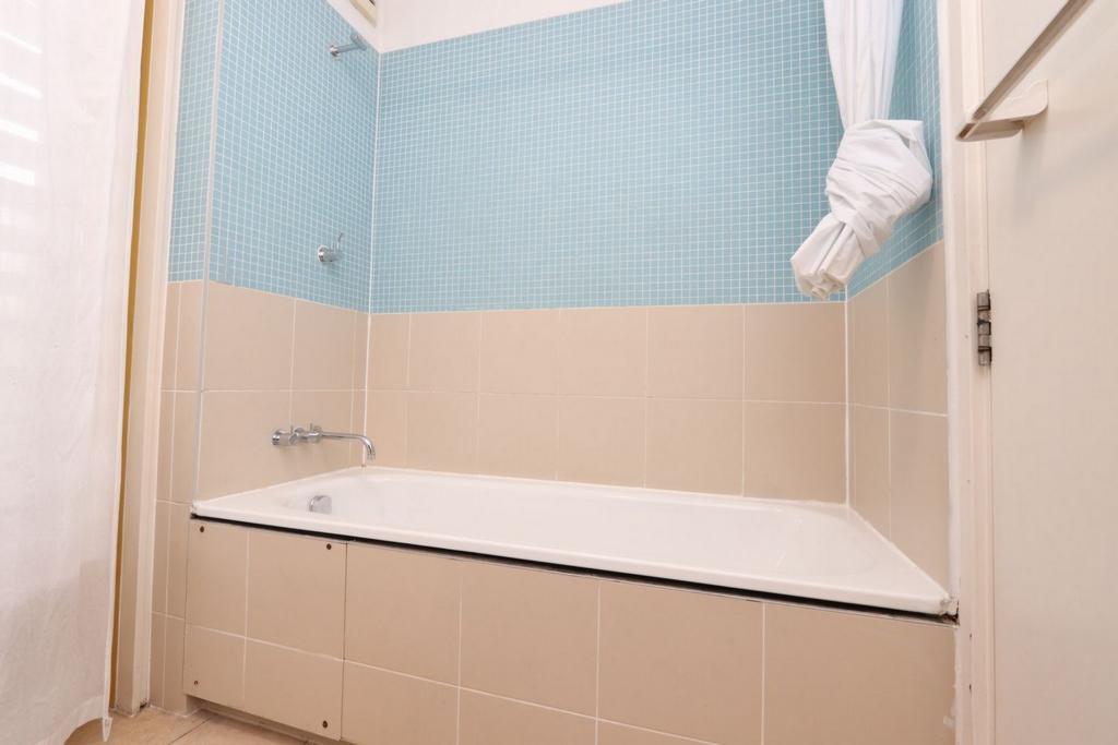 Double bedroom in a 4-bedroom flat, in Greenwich - student accommodation in London - img_11