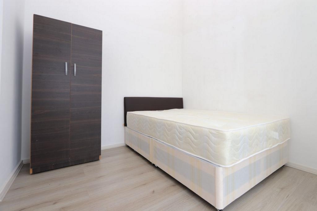 Double bedroom in a 4-bedroom flat, in Greenwich - student accommodation in London - img_4