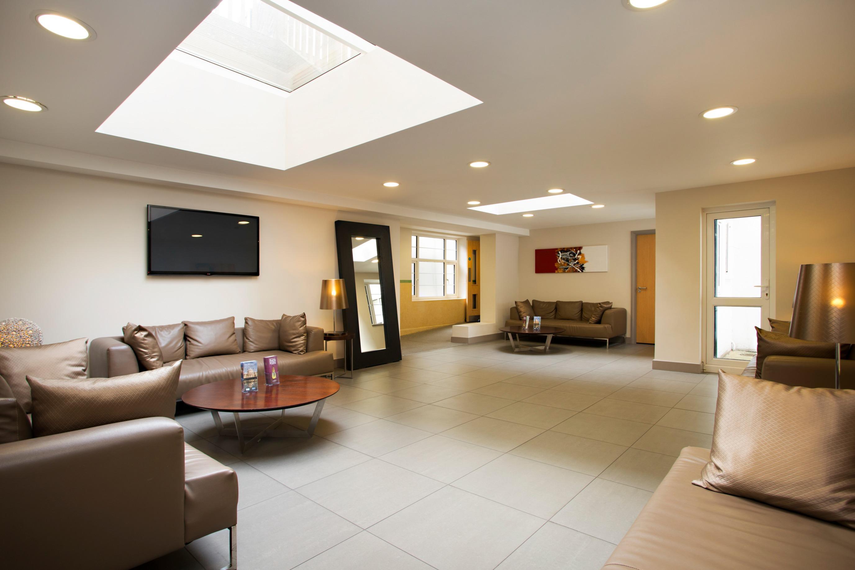 Double ensuite bedroom, in a residence near Regency Square, Brighton - student accommodation in Brighton - img_13