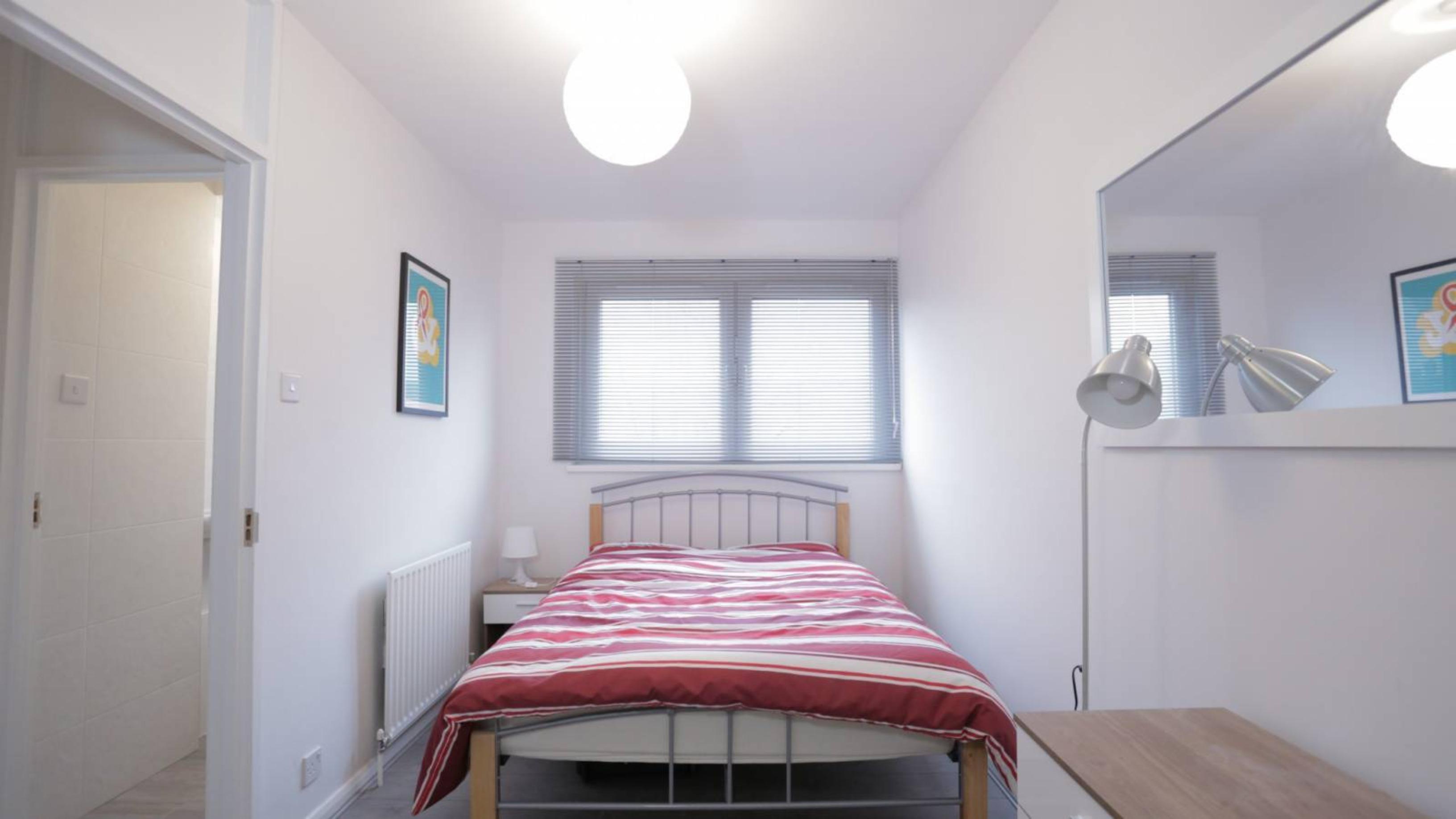 Elegant double bedroom near the Limehouse train station - student accommodation in London - img_3