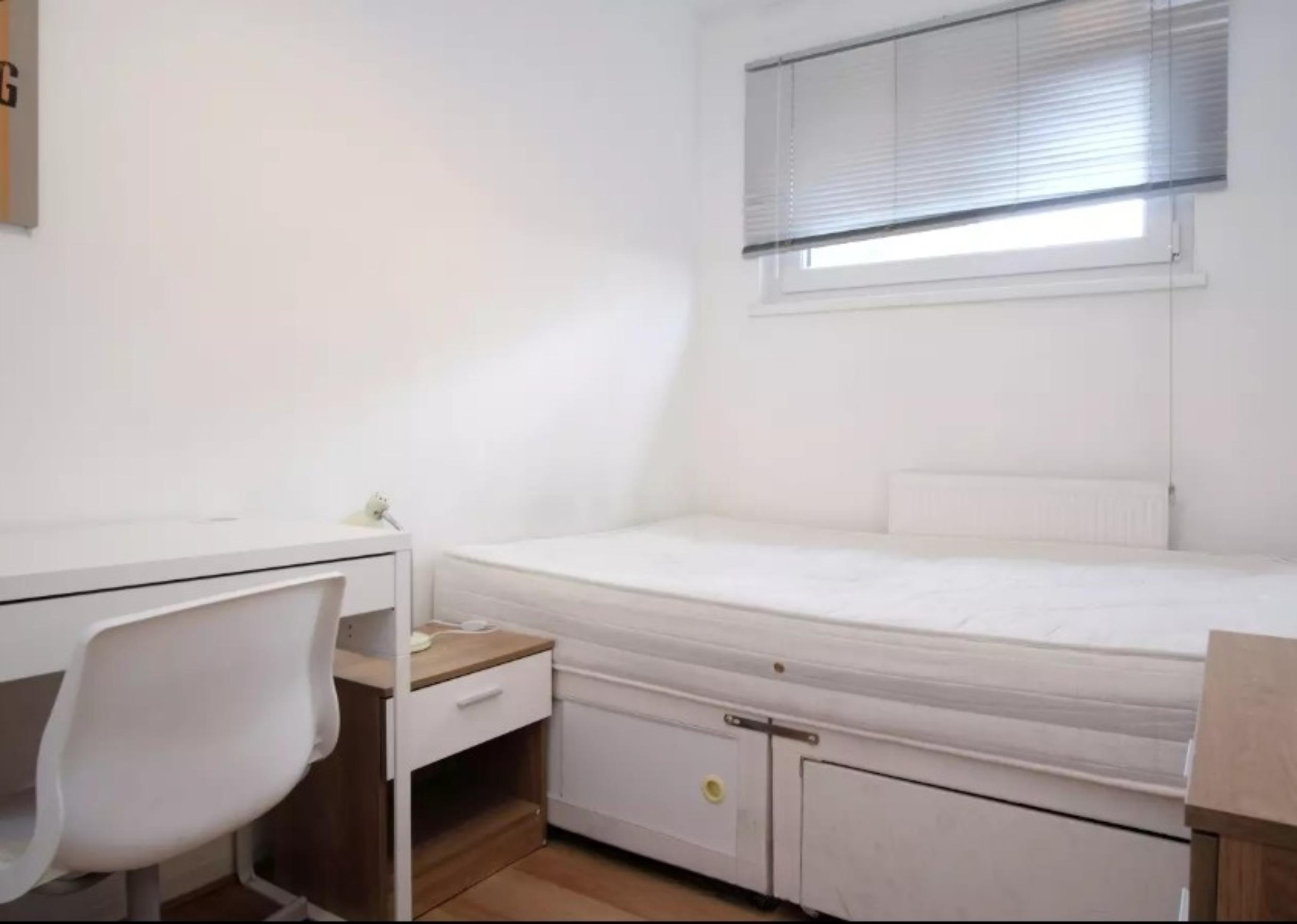 Homely double bedroom in Shadwell - student accommodation in London - img_4