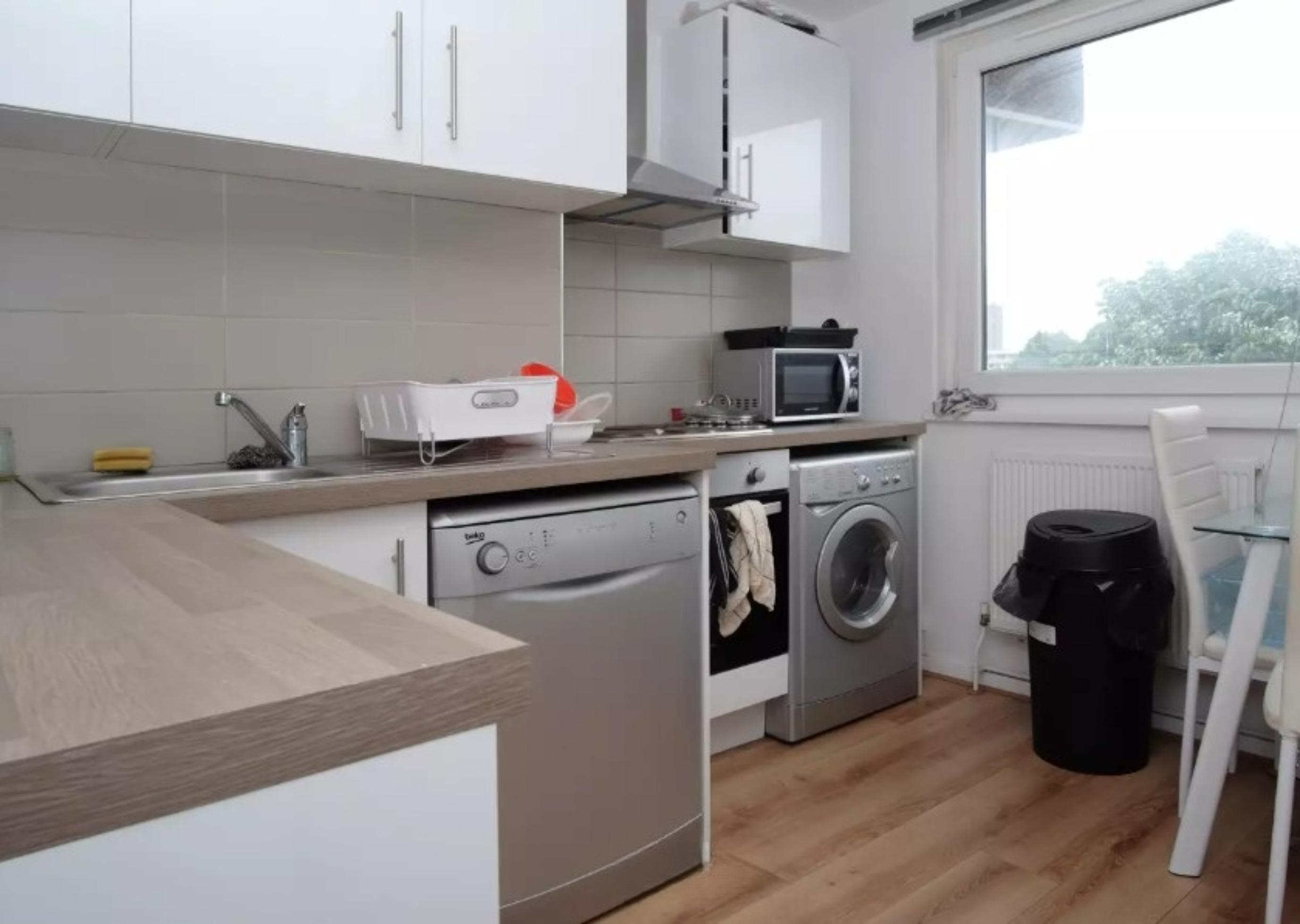 accommodation/uk/homely-double-bedroom-in-shadwell/kitchen-kitchen-19072023_618010_4.jpg
