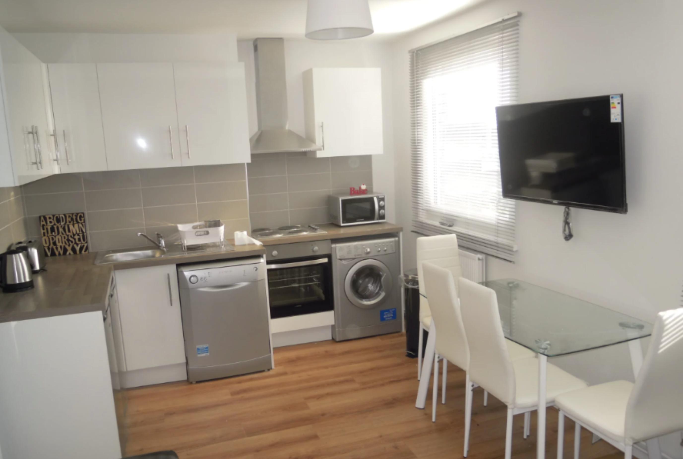 accommodation/uk/homely-double-bedroom-in-shadwell/kitchen-kitchen-19072023_618010_6.jpg