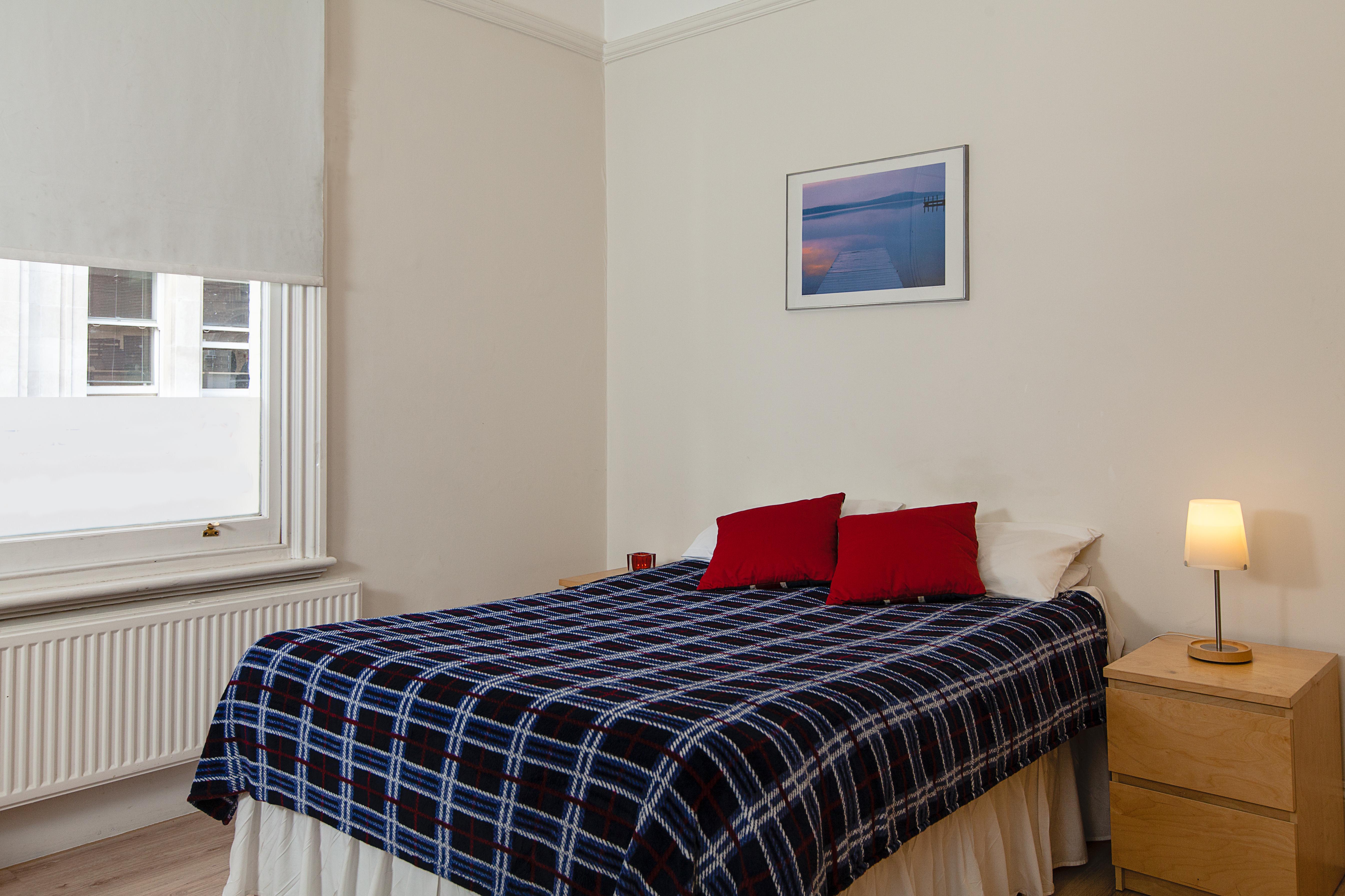 Inviting bed in a twin bedroom close to The University of Law - London Bloomsbury - student accommodation in London - img_3