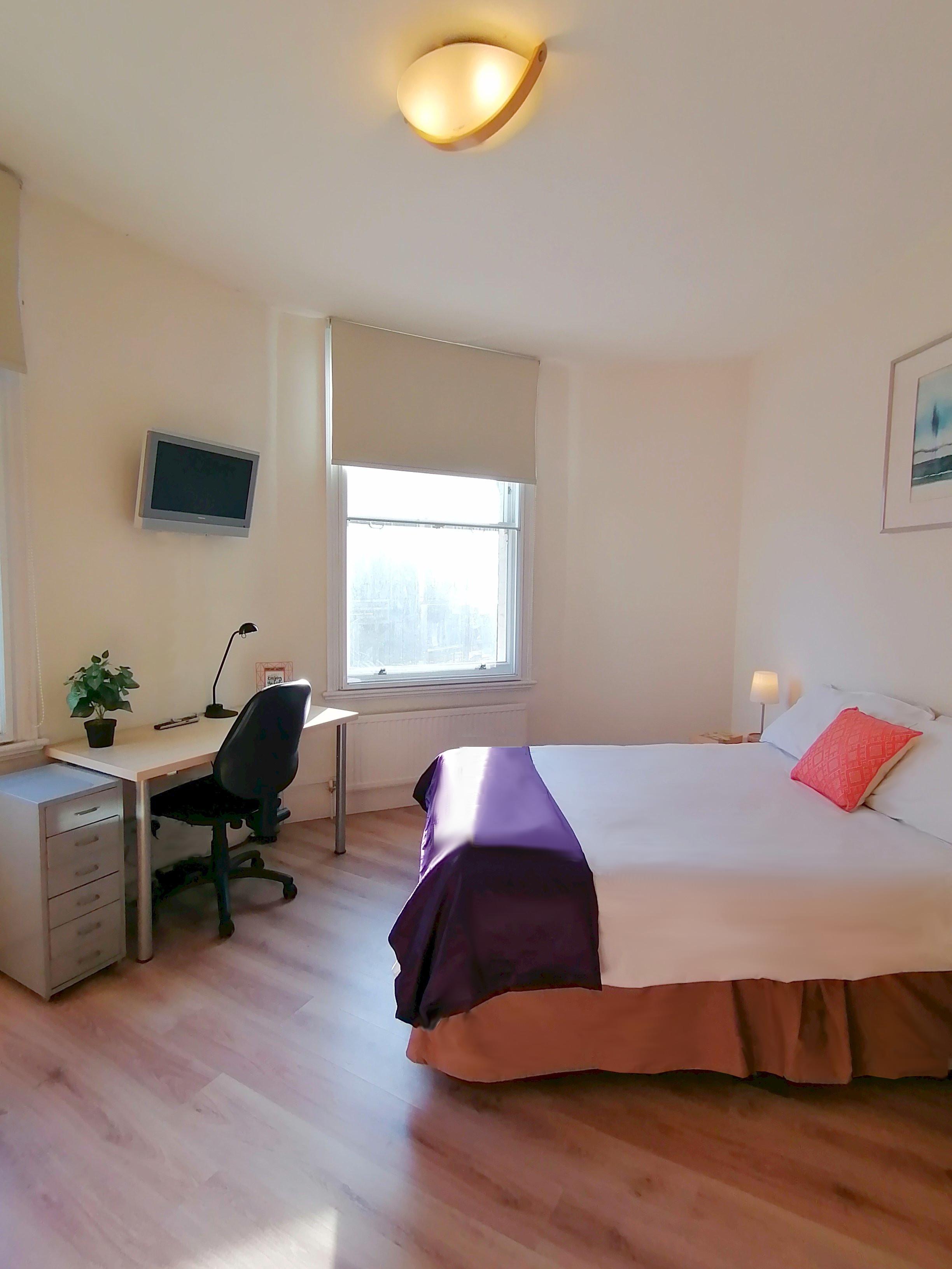 Inviting bed in a twin bedroom close to The University of Law - London Bloomsbury - student accommodation in London - img_4