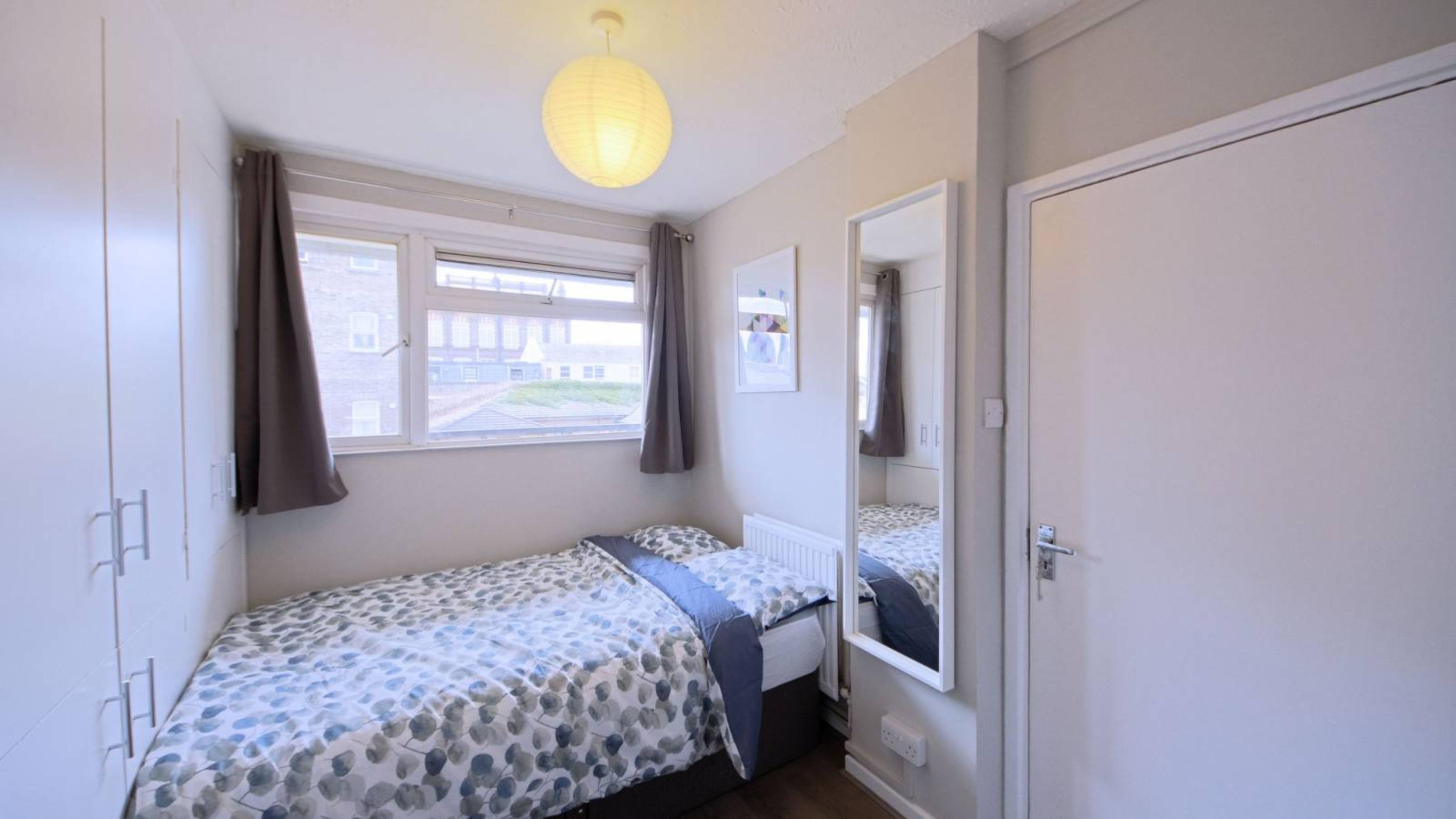 accommodation/uk/lovely-double-bedroom-close-to-columbia-road-flower-market/bedroom-double-bedroom-room-2-23102023_648179_0.jpg