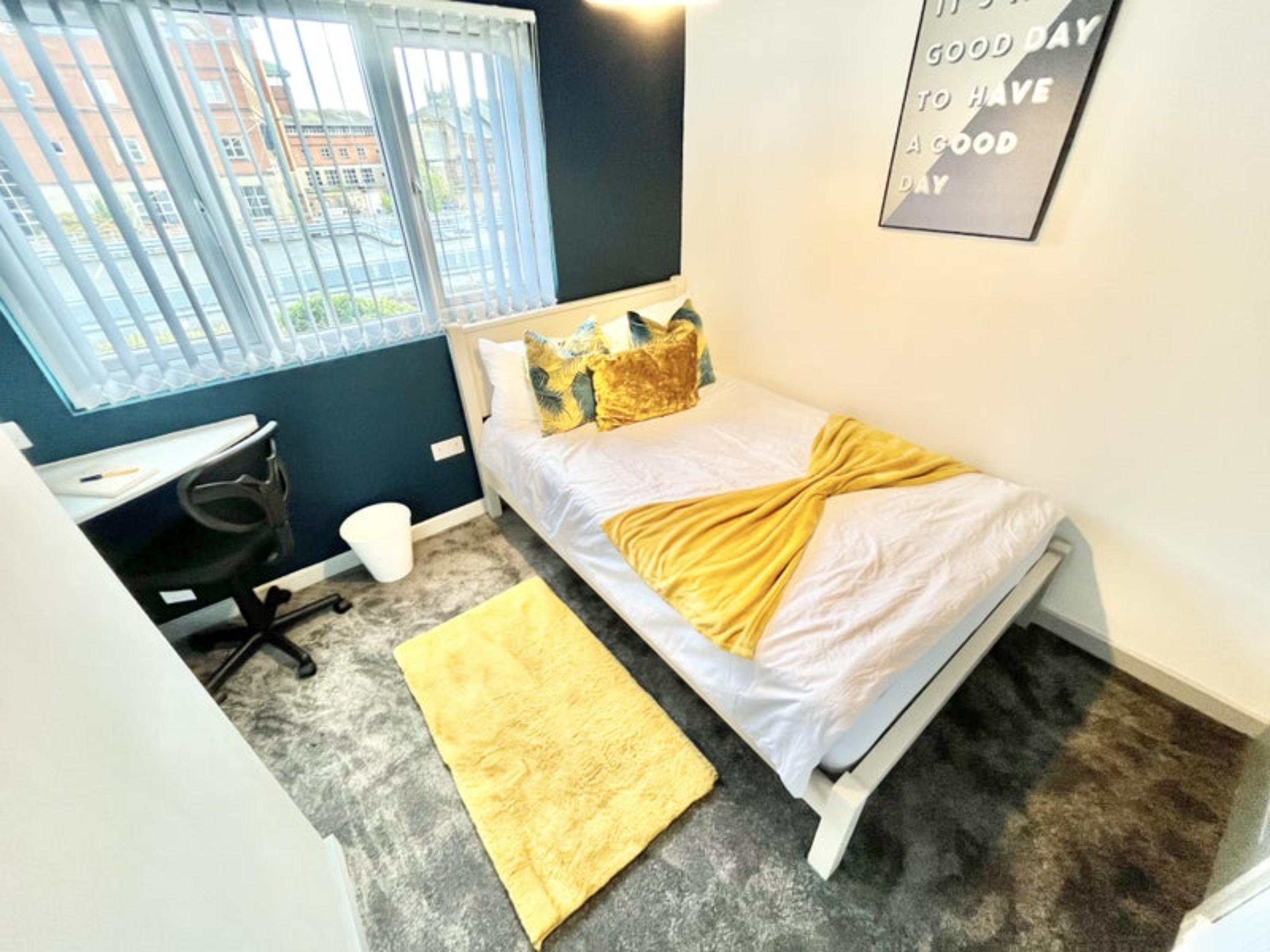 Neat and cosy double bedroom in Stoke-on-Trent - student accommodation in Stoke on Trent - img_2