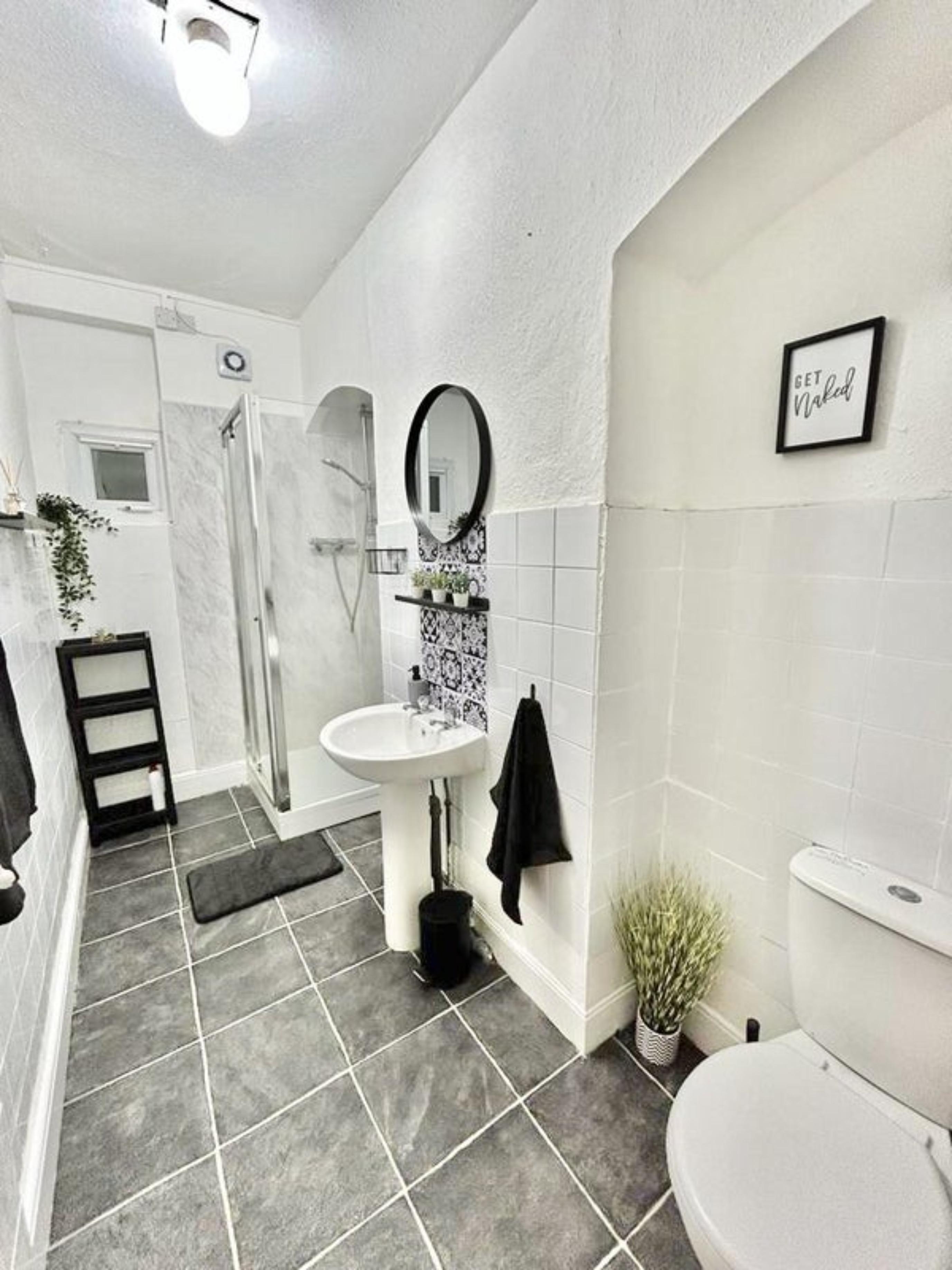 Neat double bedroom in Selly Oak - student accommodation in Birmingham - img_1