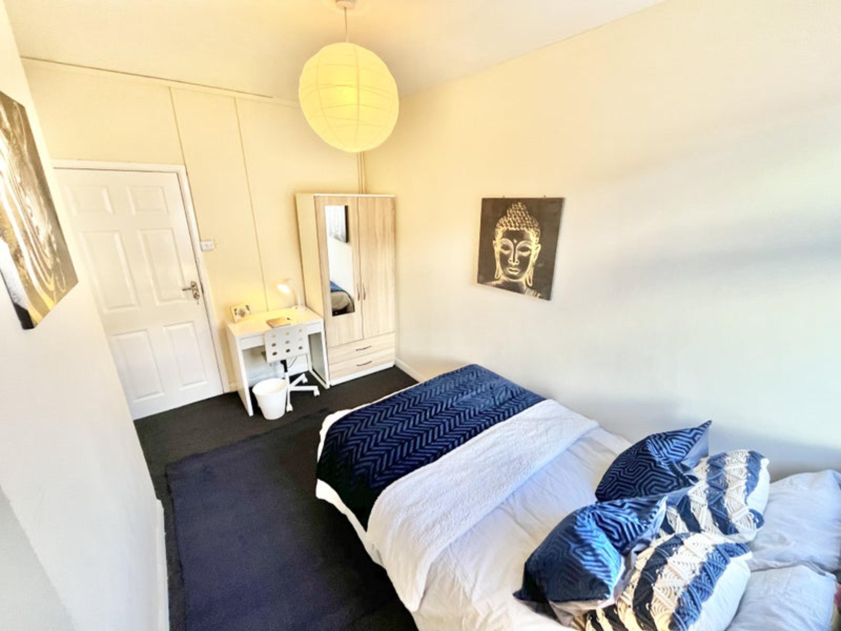 Neat double bedroom in Selly Oak - student accommodation in Birmingham - img_2