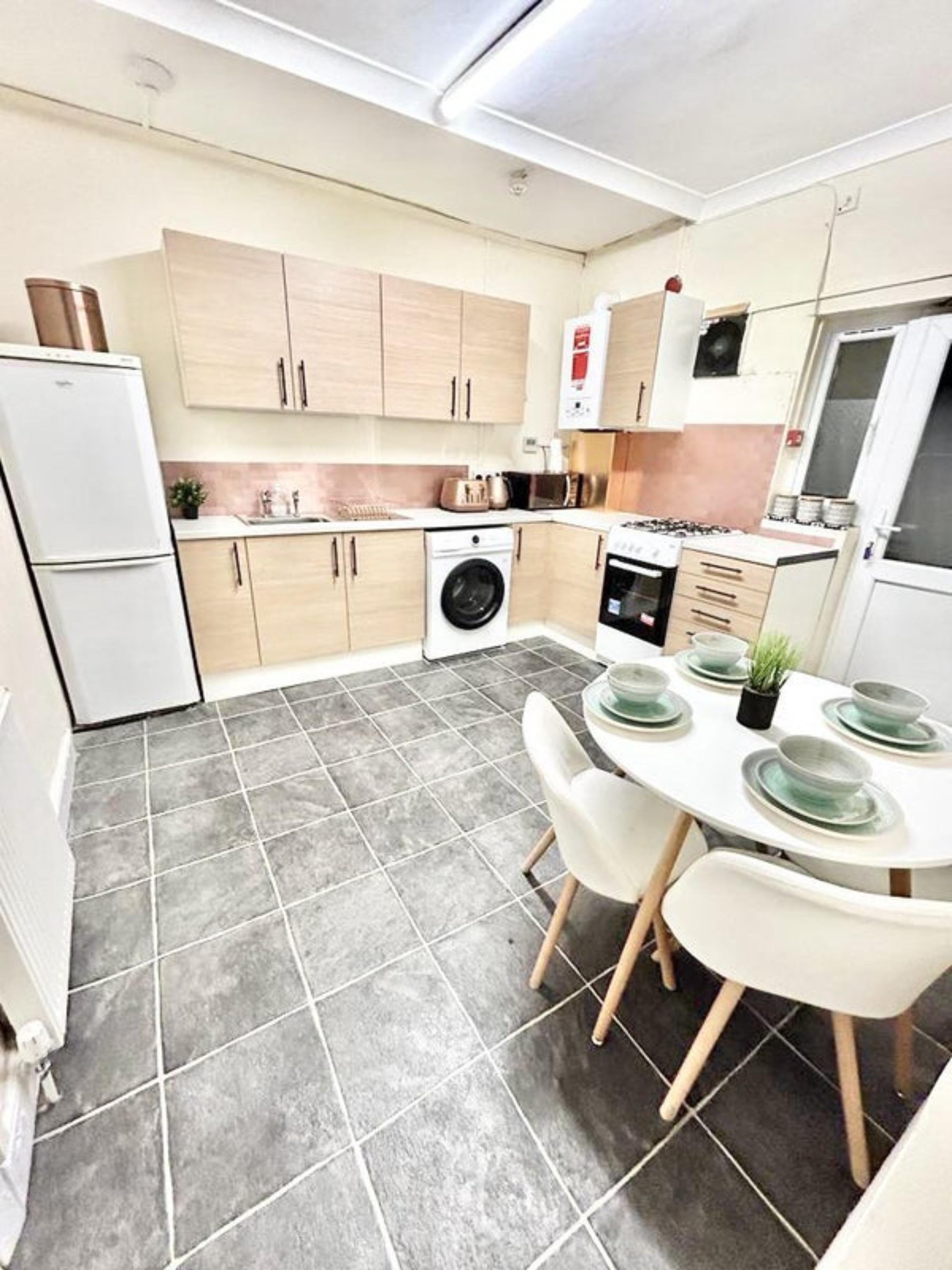 Neat double bedroom in Selly Oak - student accommodation in Birmingham - img_3