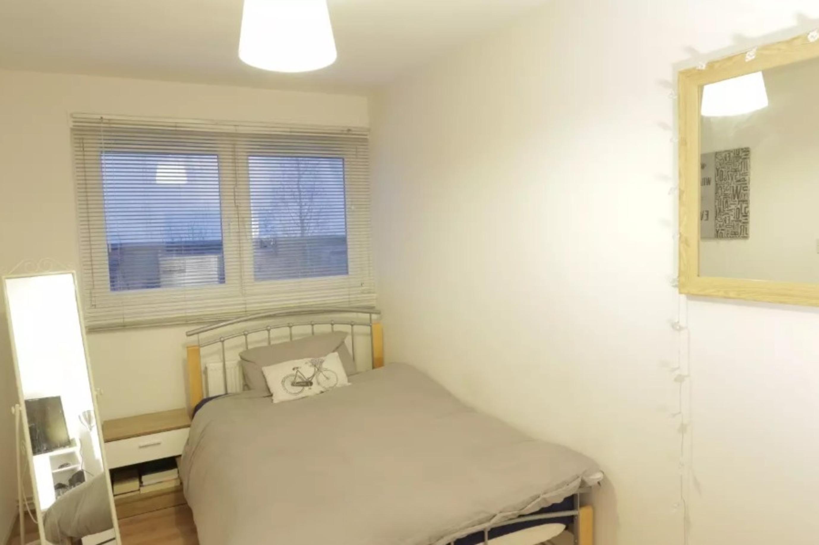 Pleasant double bedroom near the Limehouse DLR station - student accommodation in London - img_4