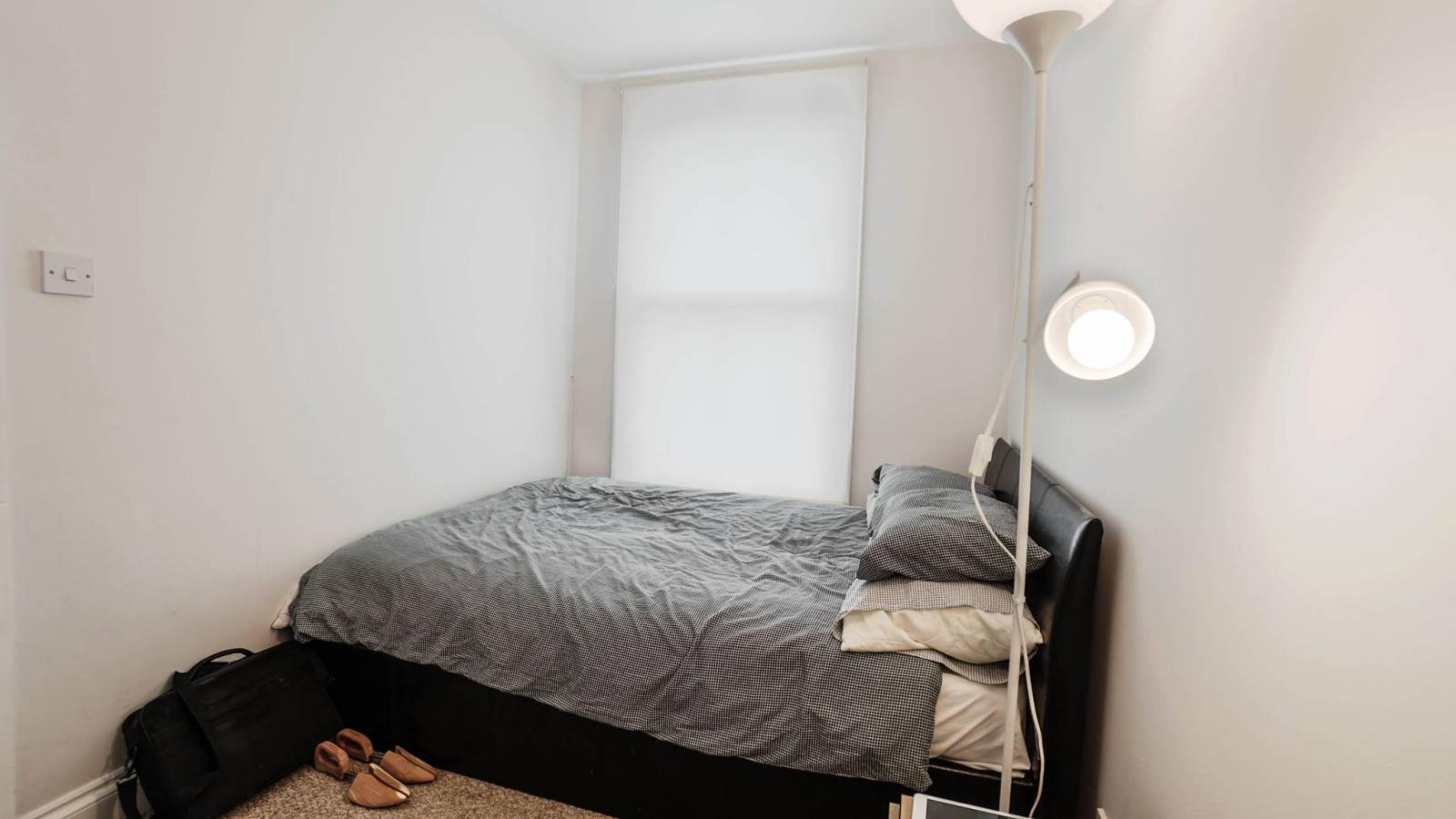 Smart double bedroom next to Victoria Park - student accommodation in London - img_5