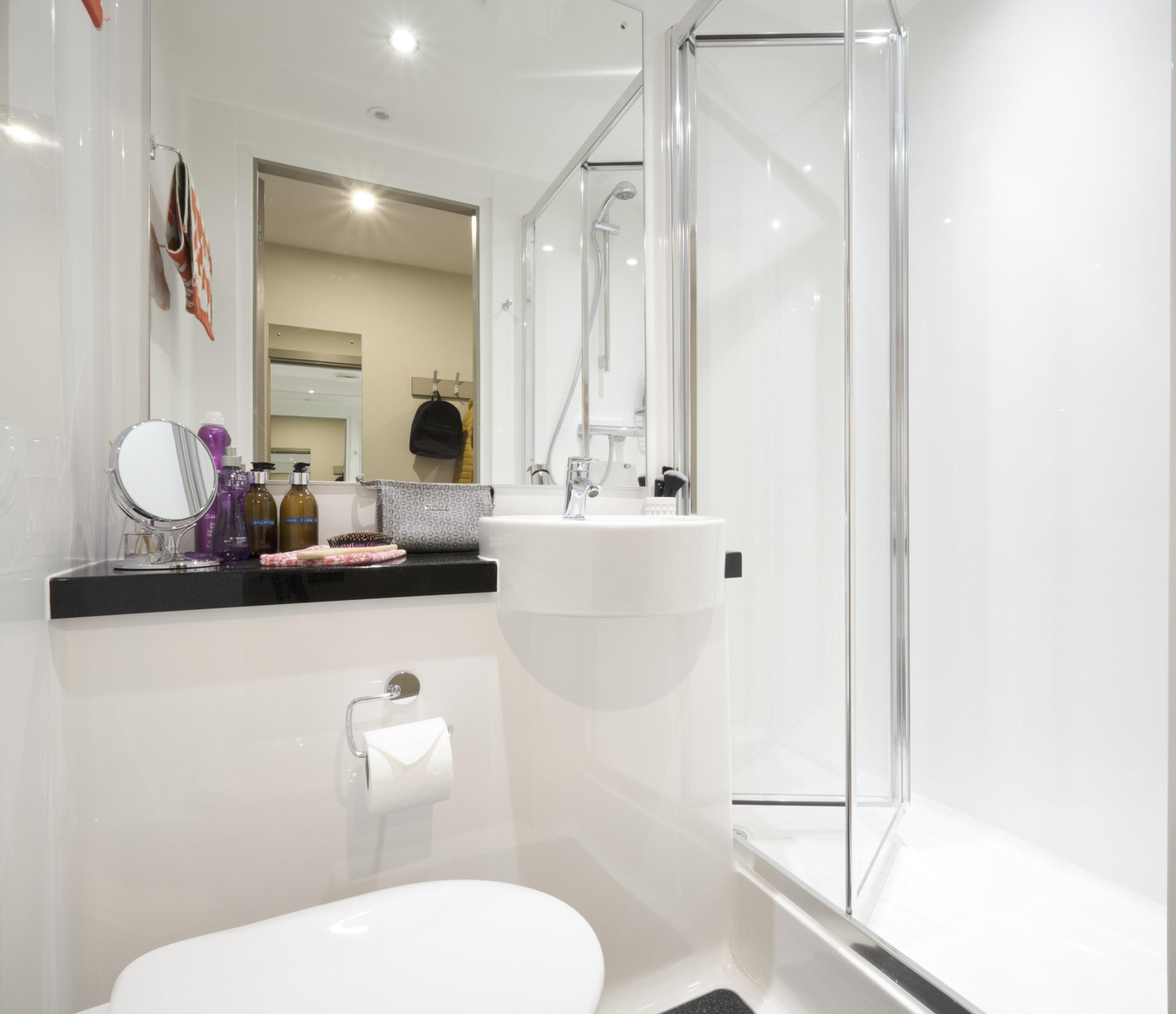 Smart double ensuite bedroom in a residence, close to Ulster University - student accommodation in Belfast - img_14