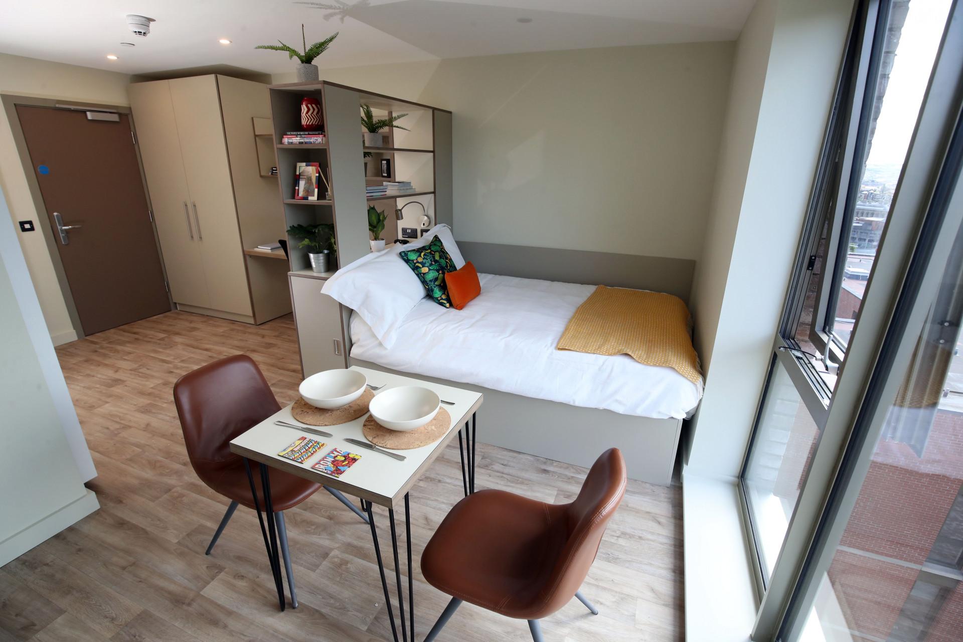 Smart double ensuite bedroom in a residence, close to Ulster University - student accommodation in Belfast - img_31