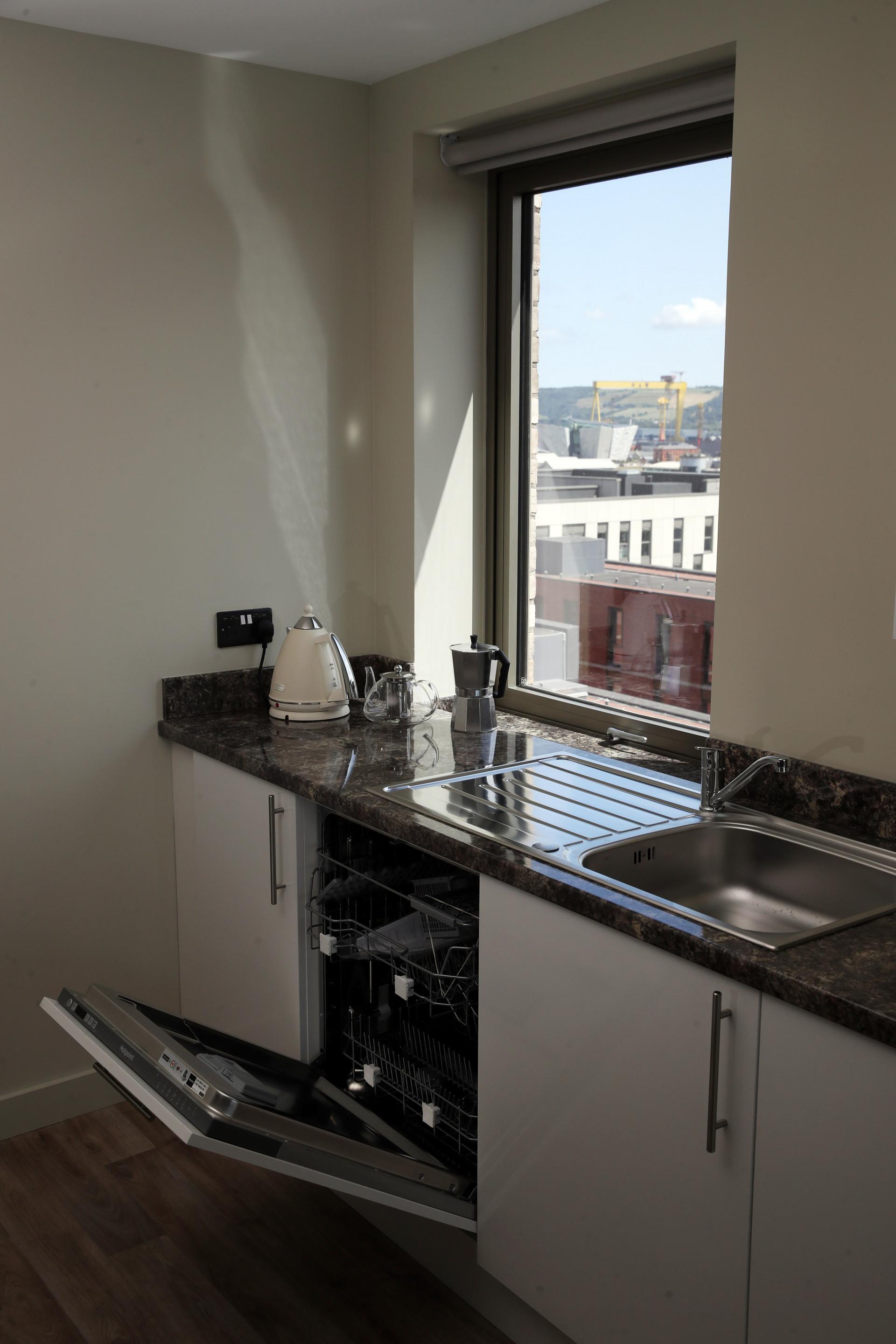 Smart double ensuite bedroom in a residence, close to Ulster University - student accommodation in Belfast - img_42
