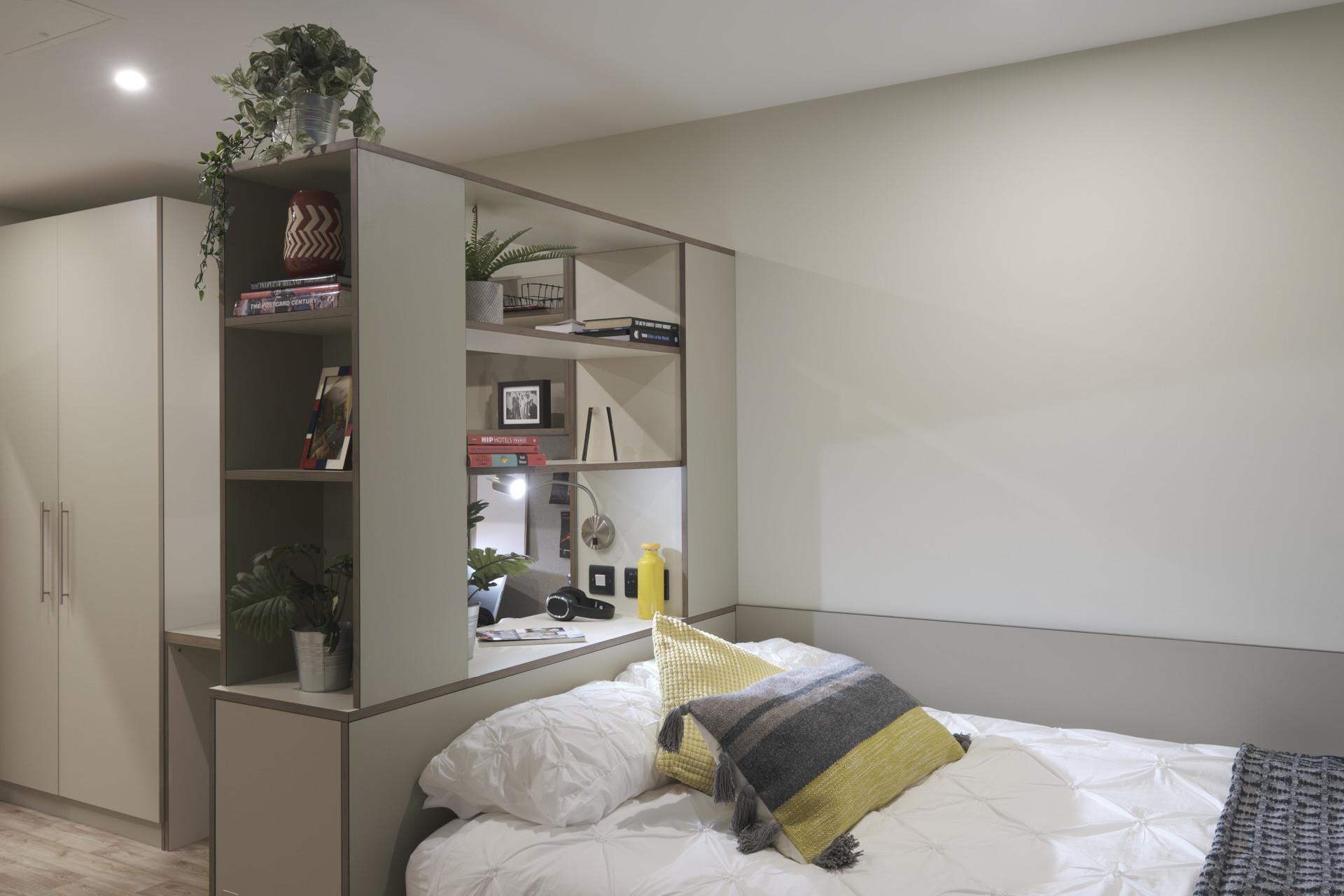 Smart double ensuite bedroom in a residence, close to Ulster University - student accommodation in Belfast - img_27