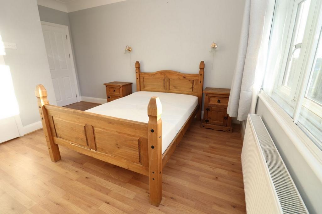 Welcoming bedroom in a shared flat in Richmond - student accommodation in London - img_5