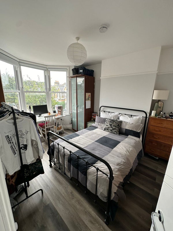 Unfurnished double room available Oct-Nov in E17 - student accommodation in Walthamstow Central - img_1