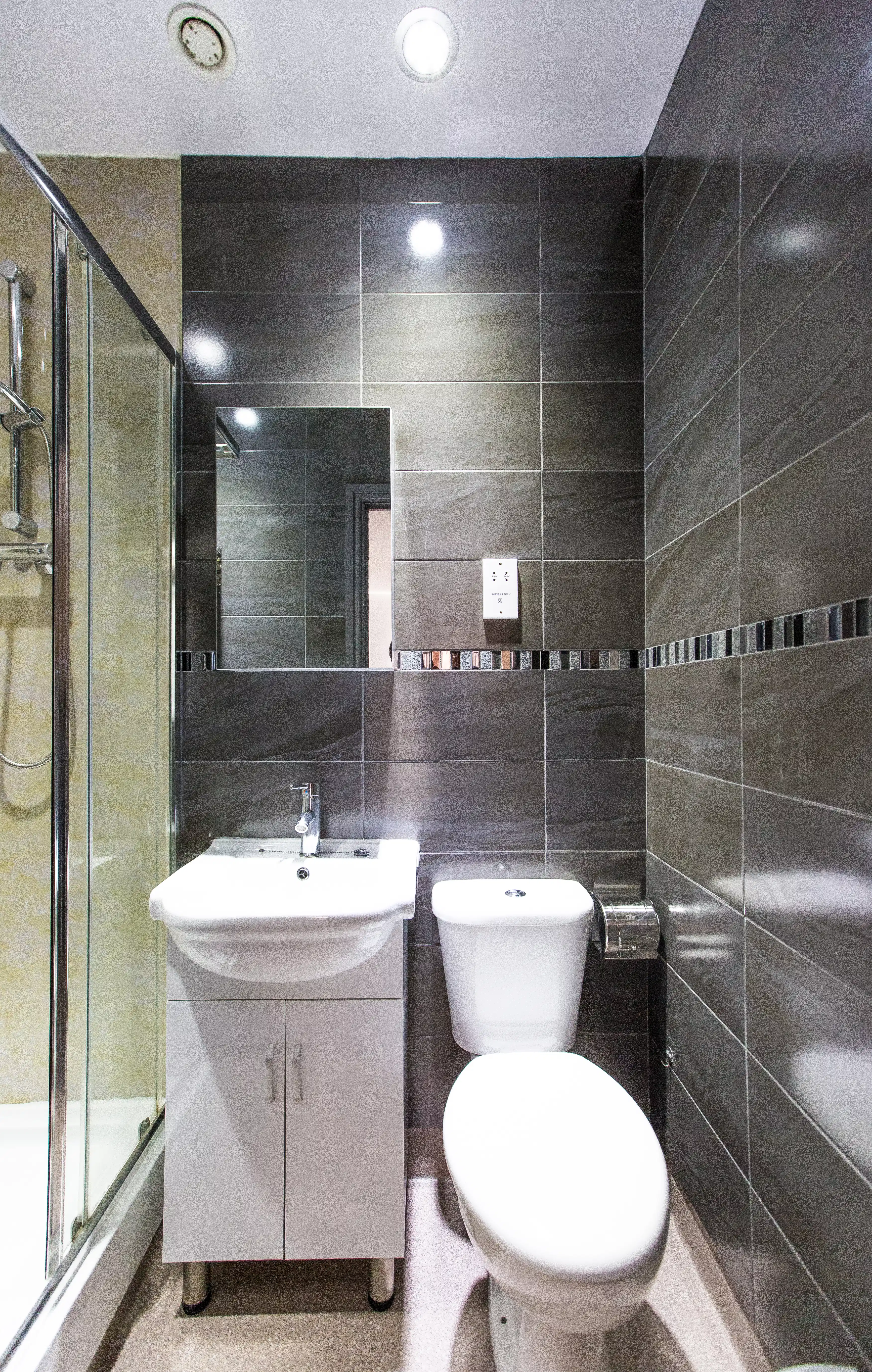  Great Location... Last Rooms Available!!! student accommodation in Coventry - img_12