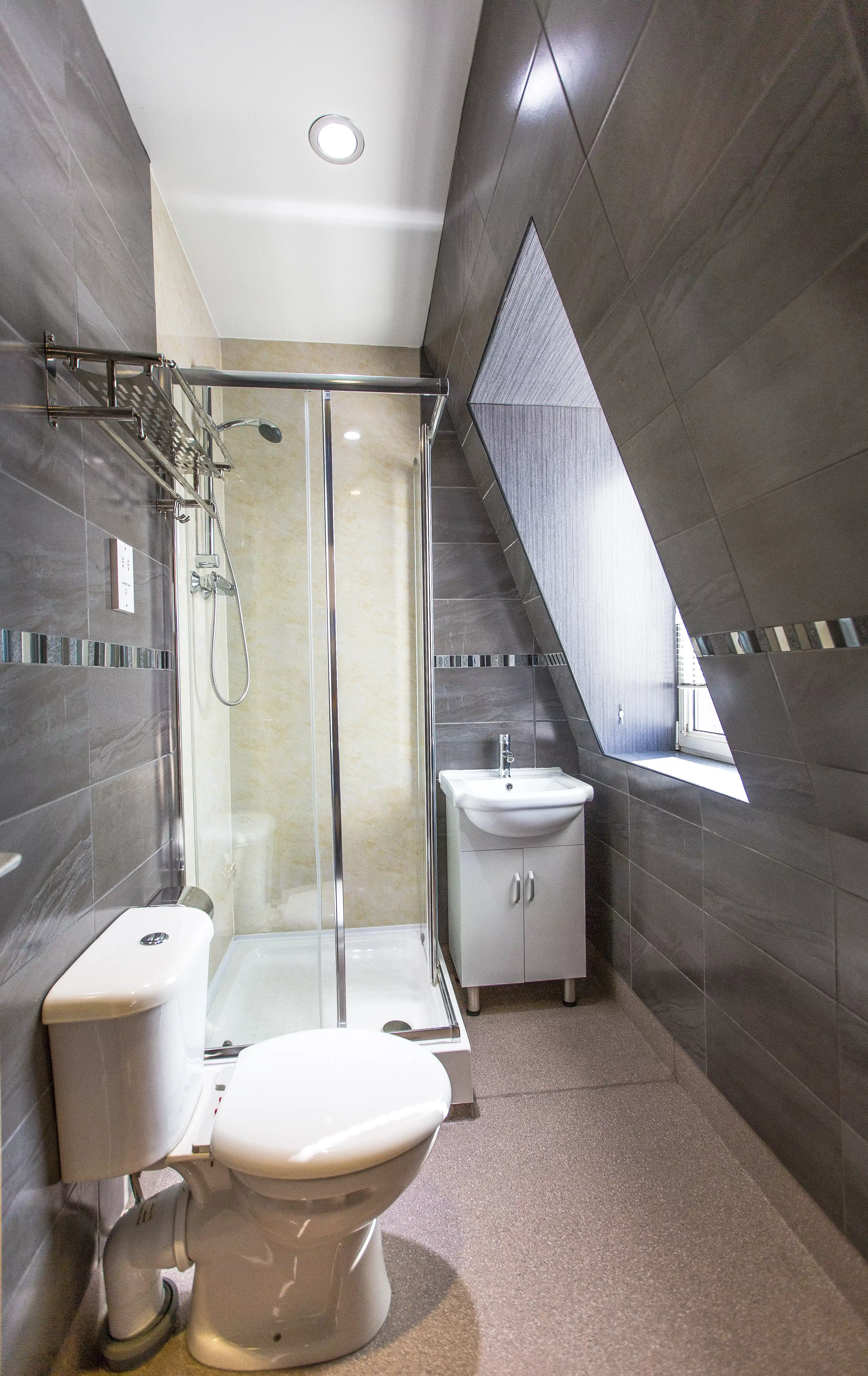  Great Location... Last Rooms Available!!! student accommodation in Coventry - img_18