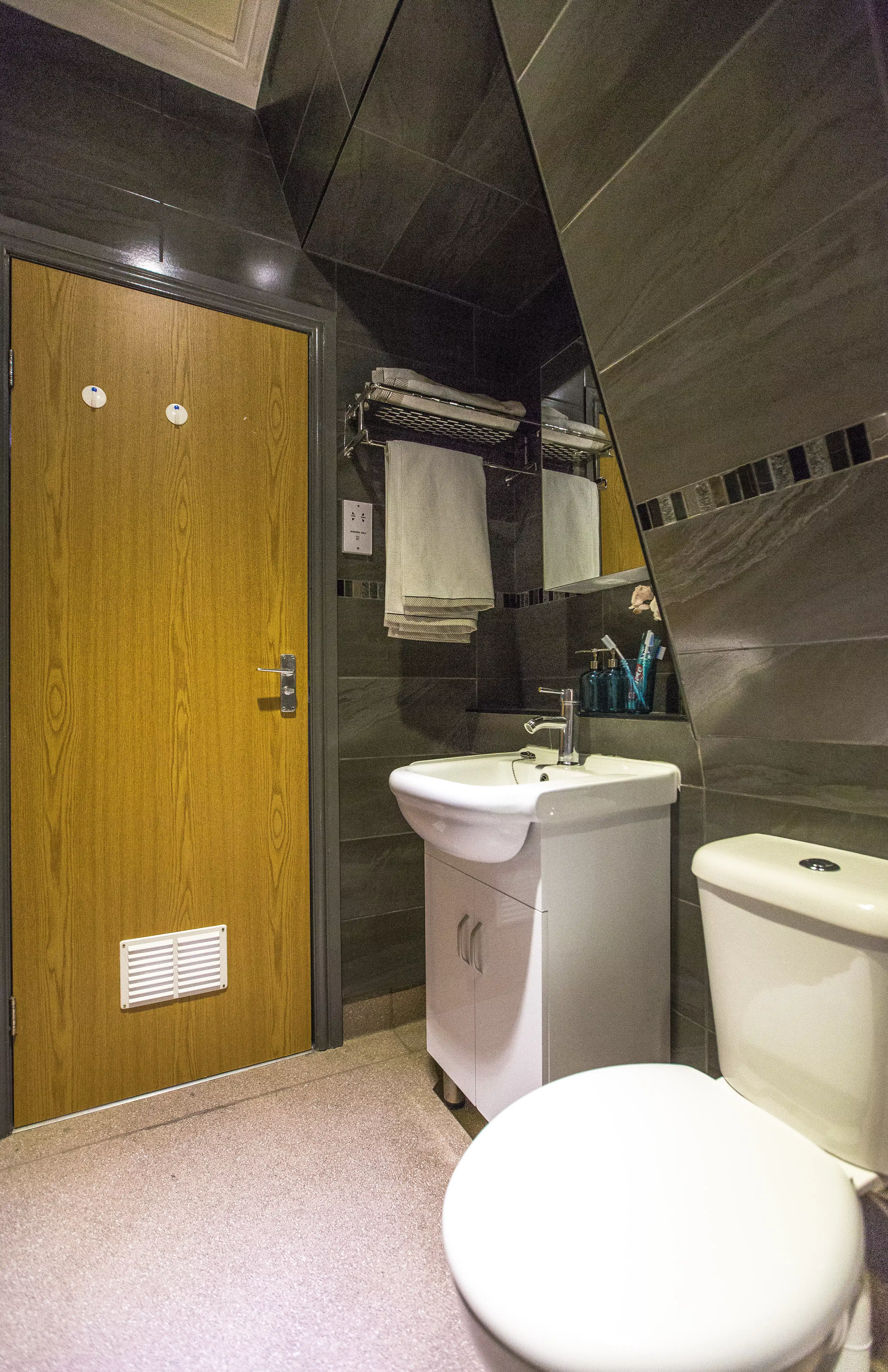  Great Location... Last Rooms Available!!! student accommodation in Coventry - img_19