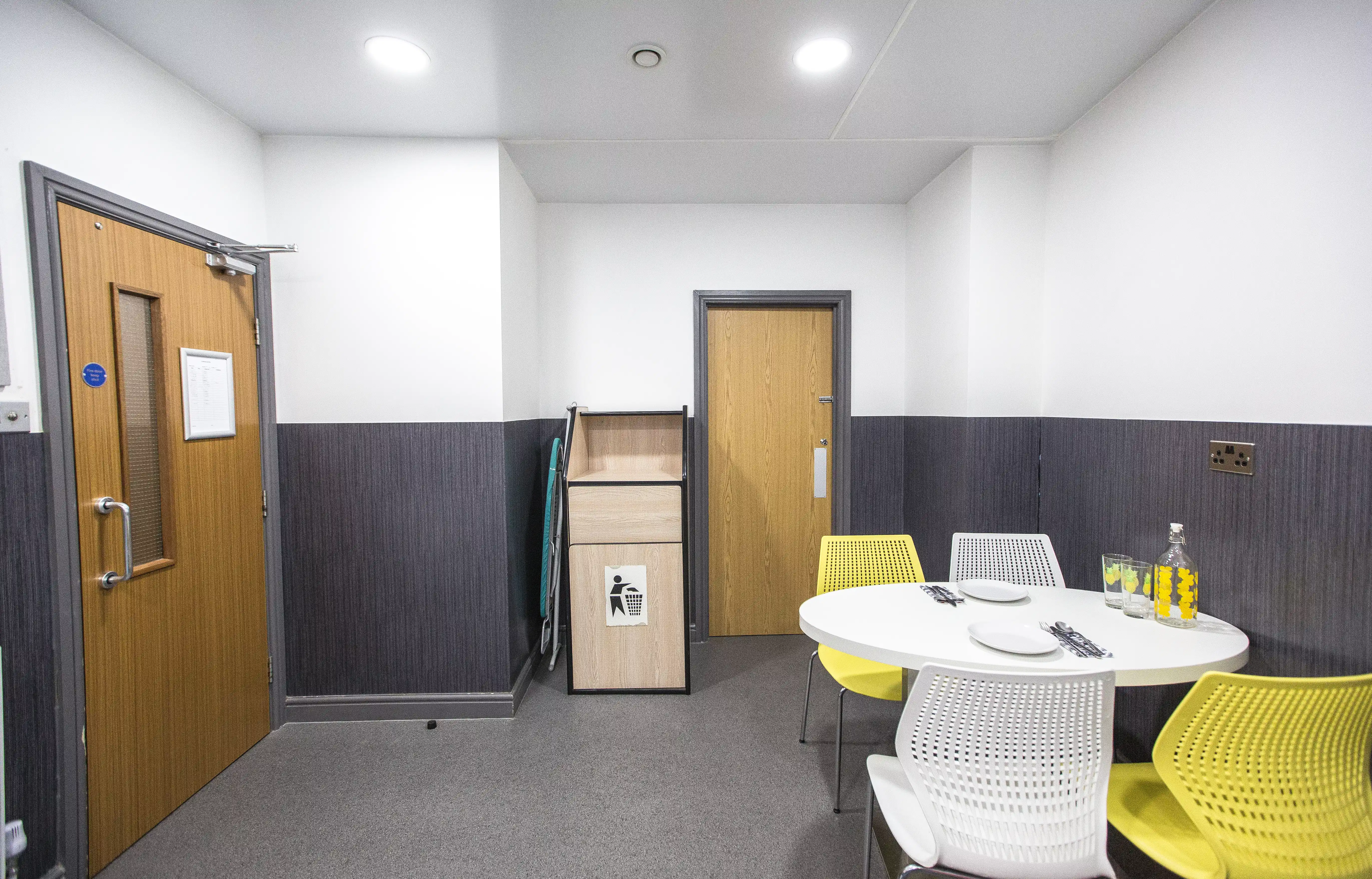  Great Location... Last Rooms Available!!! student accommodation in Coventry - img_32