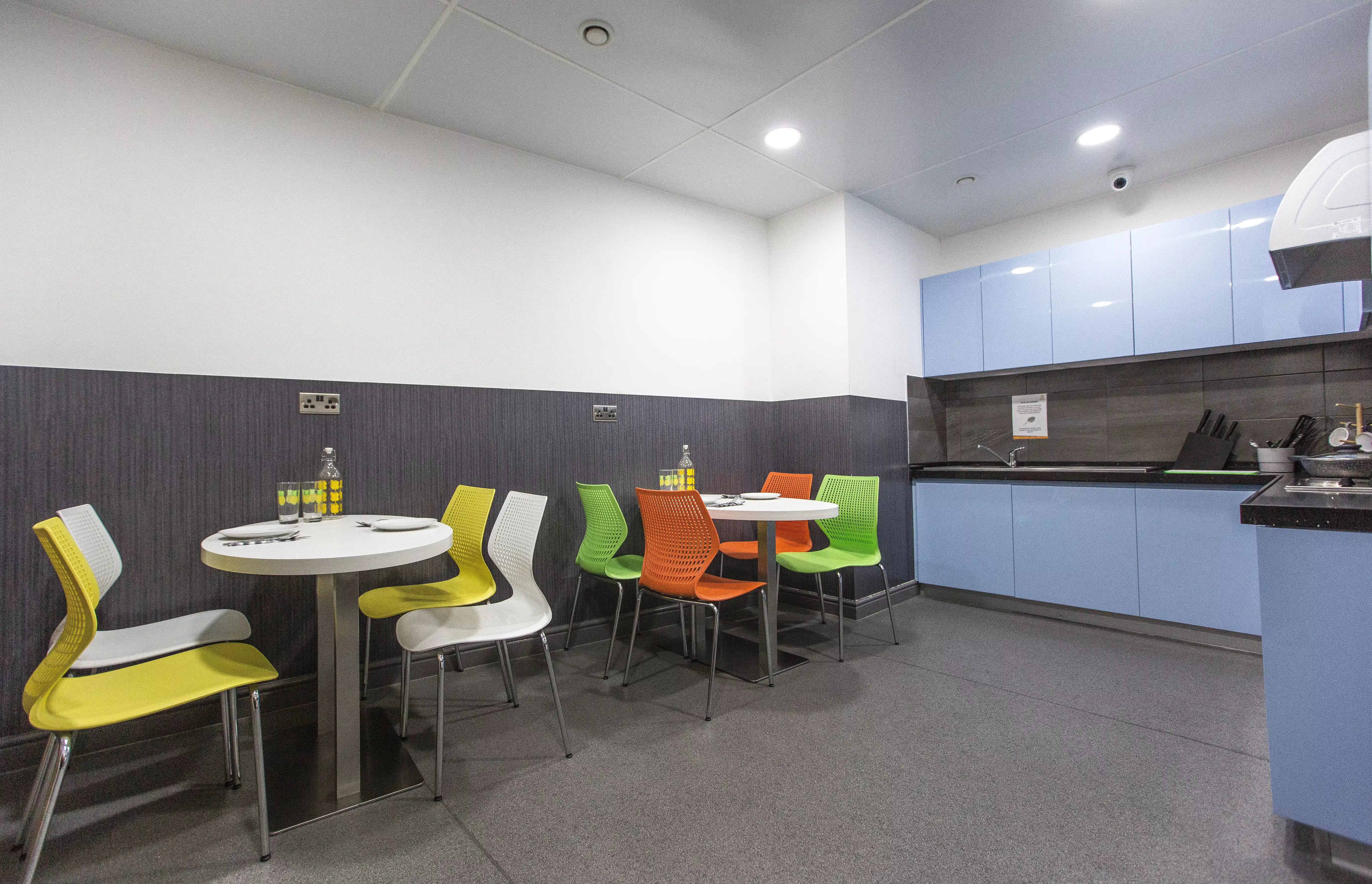  Great Location... Last Rooms Available!!! student accommodation in Coventry - img_36