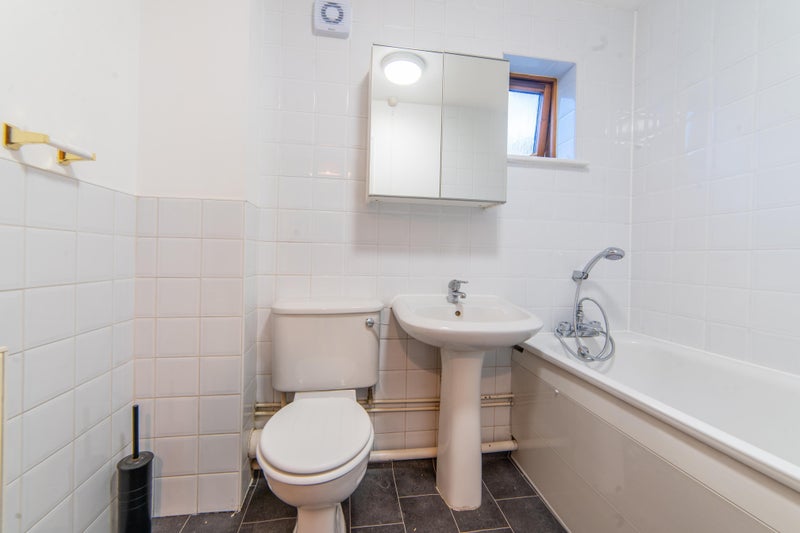 V Blackwall - Large Double With Balcony - student accommodation in Blackwall - img_8