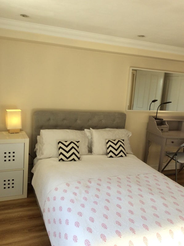 Very bright Double room with en-suite bathroom - student accommodation in High Street Kensington - img_3
