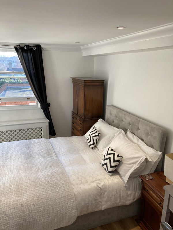 Very bright Double room with en-suite bathroom - student accommodation in High Street Kensington - img_4