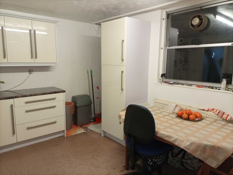 Very Large double room available immediately - student accommodation in Harold Hill - img_4