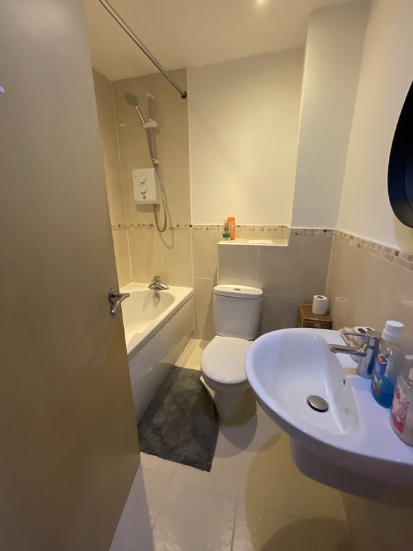 Very nice and clean house, 1 mile from city centr. - student accommodation in Salford - img_7