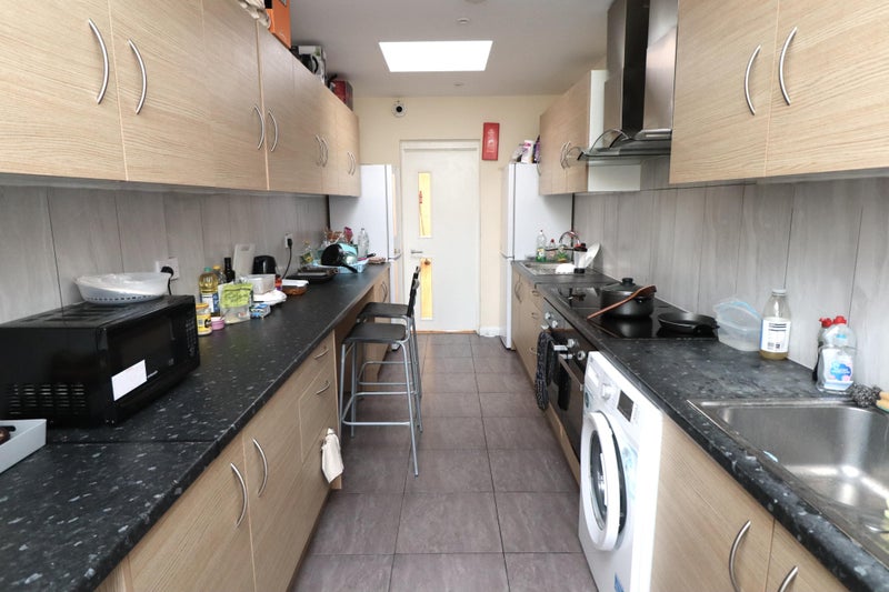 Harrow Stay: Near Bus & Metro student accommodation in Kingsbury - img_7