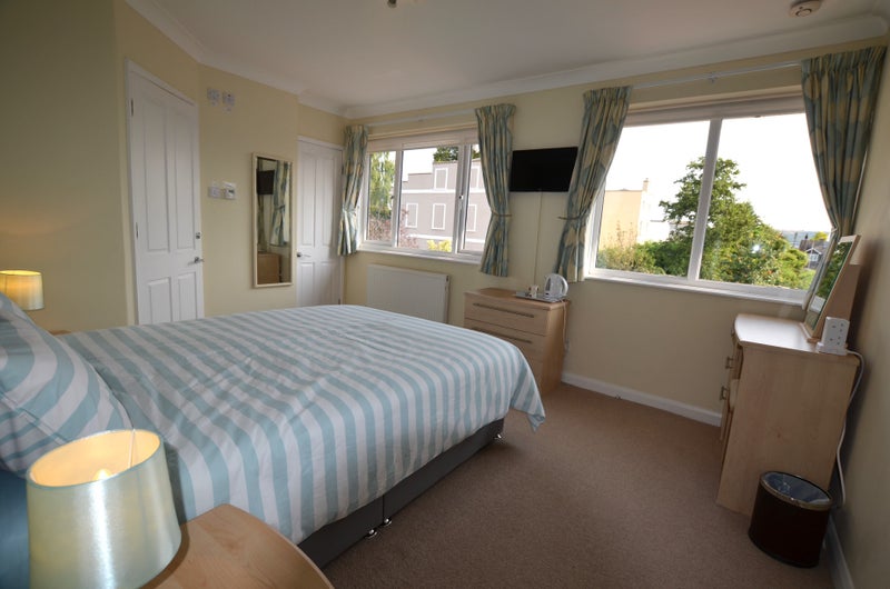 Walk to Cheltenham Hospital, Town Centre & Parks - student accommodation in Cheltenham - img_2