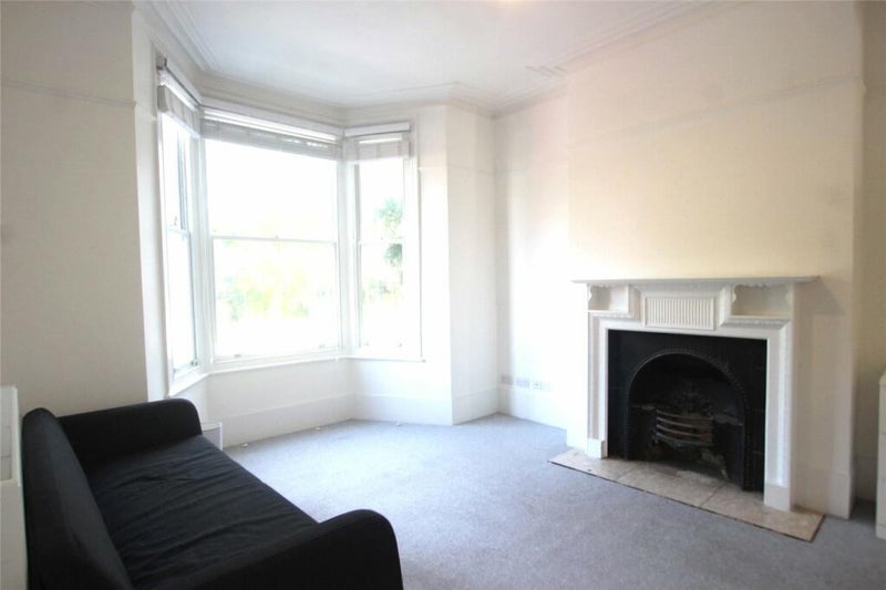 Well Presented Double Bedroom. - student accommodation in Catford - img_2