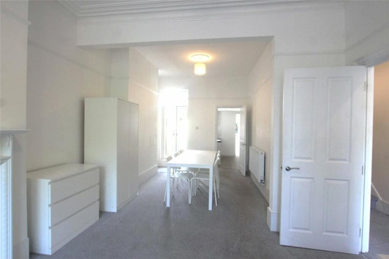 Well Presented Double Bedroom. - student accommodation in Catford - img_3