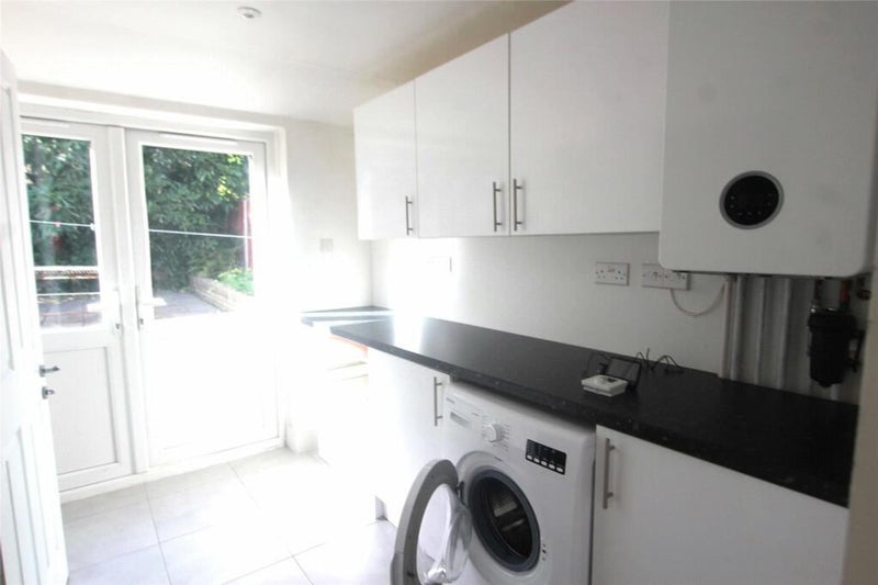 Well Presented Double Bedroom. - student accommodation in Catford - img_5